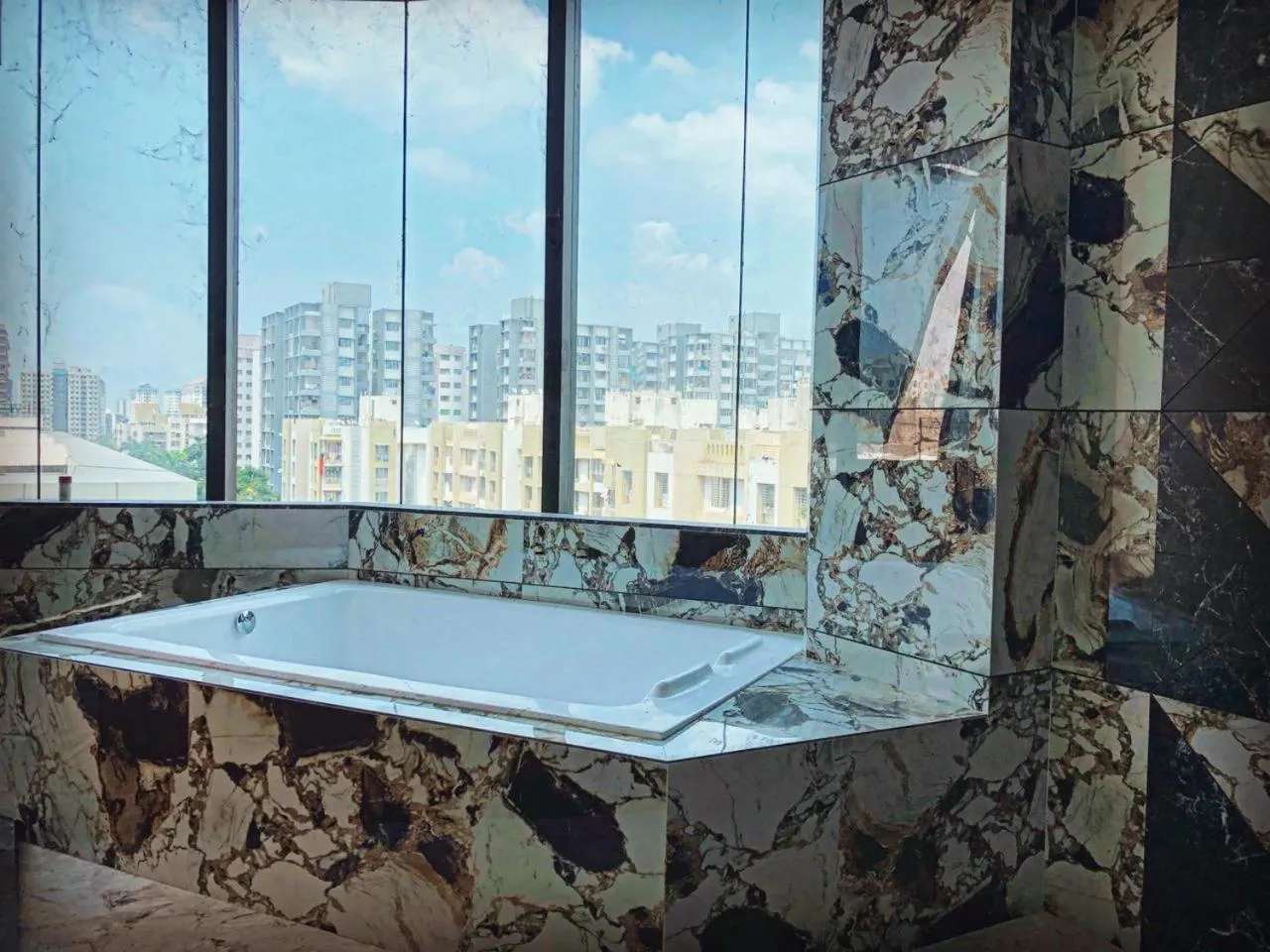 Bath in HOTEL THE PARKER INN By KBNT GROUP