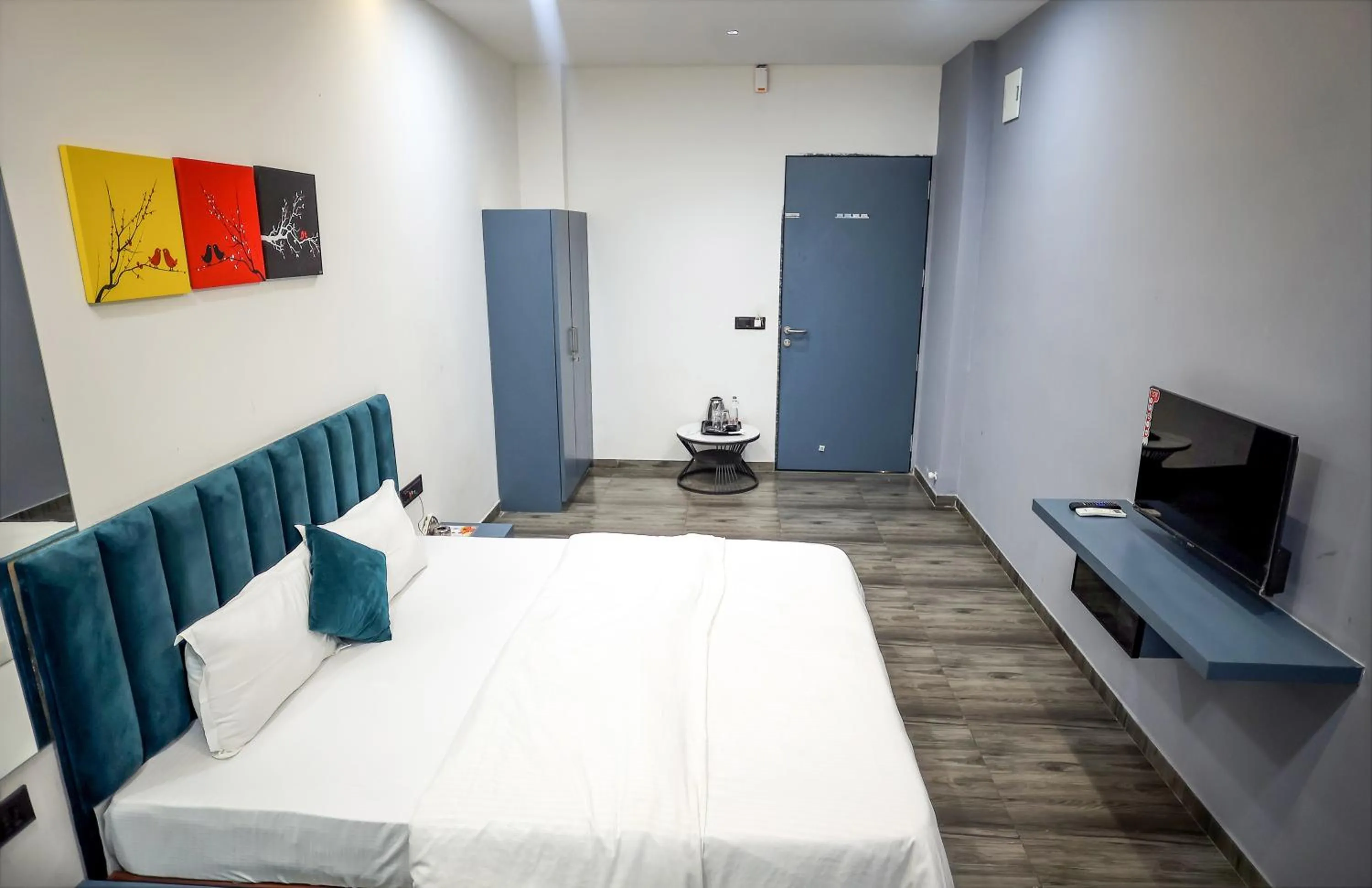 Communal lounge/ TV room, Bed in HOTEL THE PARKER INN By KBNT GROUP