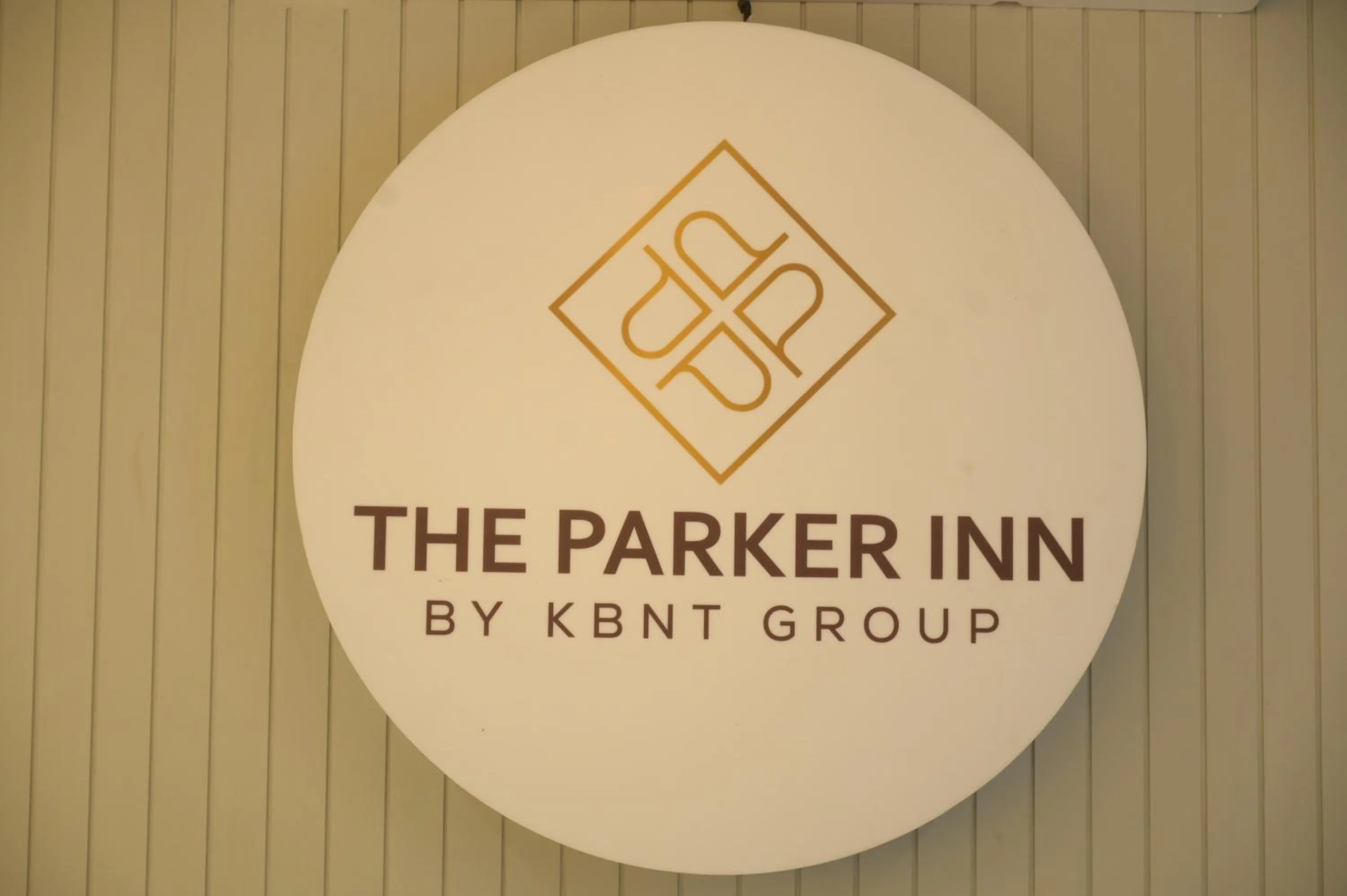 Property logo or sign in HOTEL THE PARKER INN By KBNT GROUP