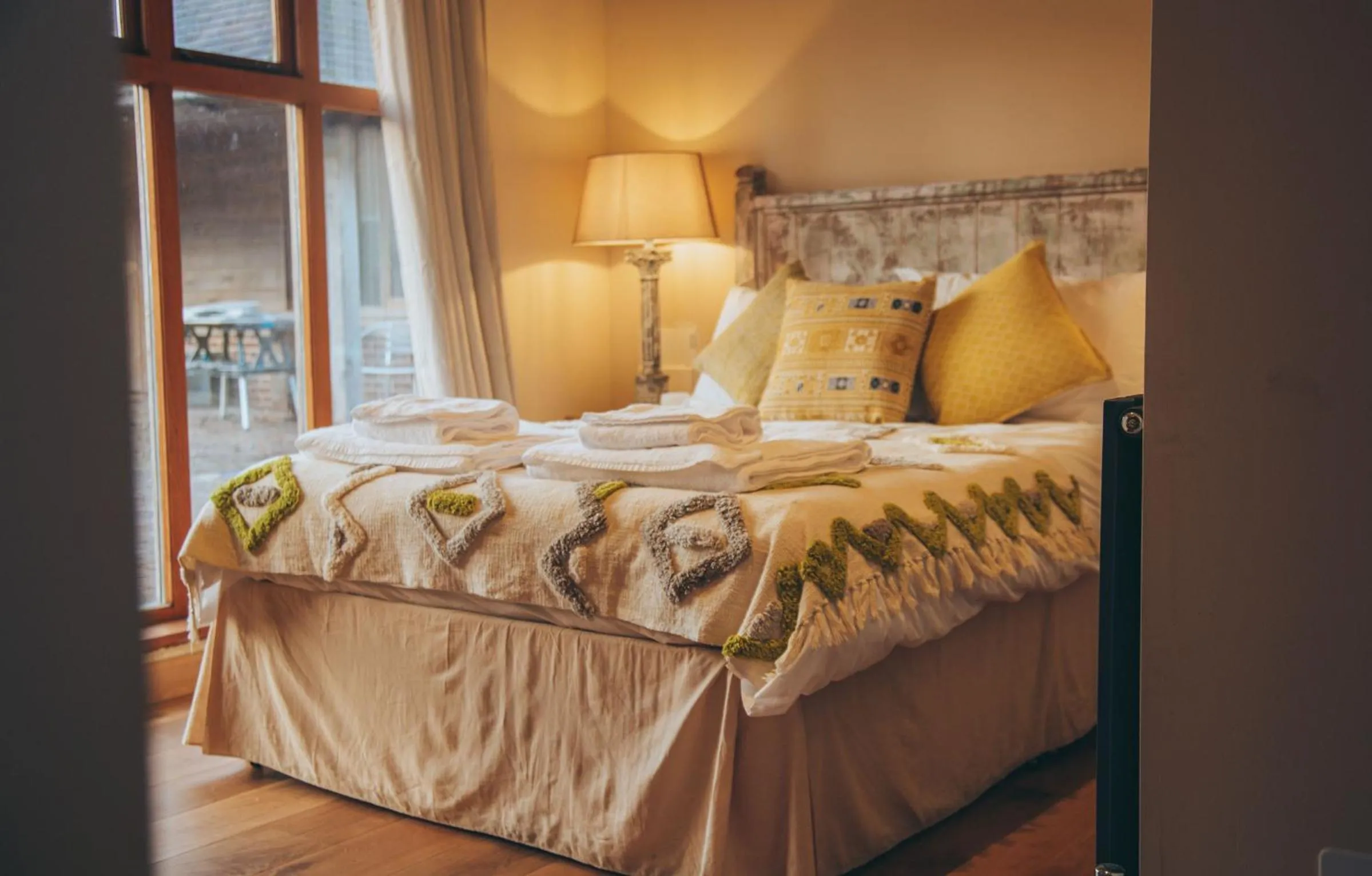 Bedroom, Bed in Trading Boundaries