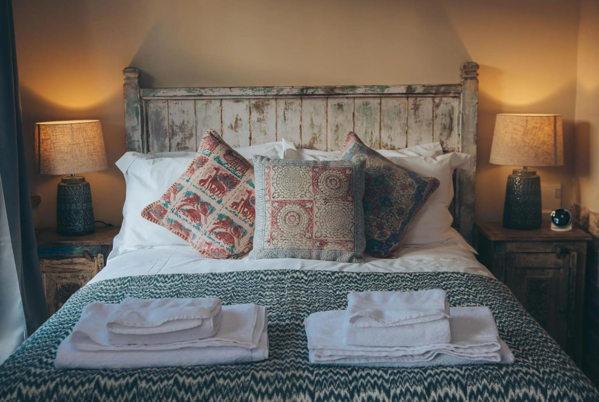 Bedroom, Bed in Trading Boundaries