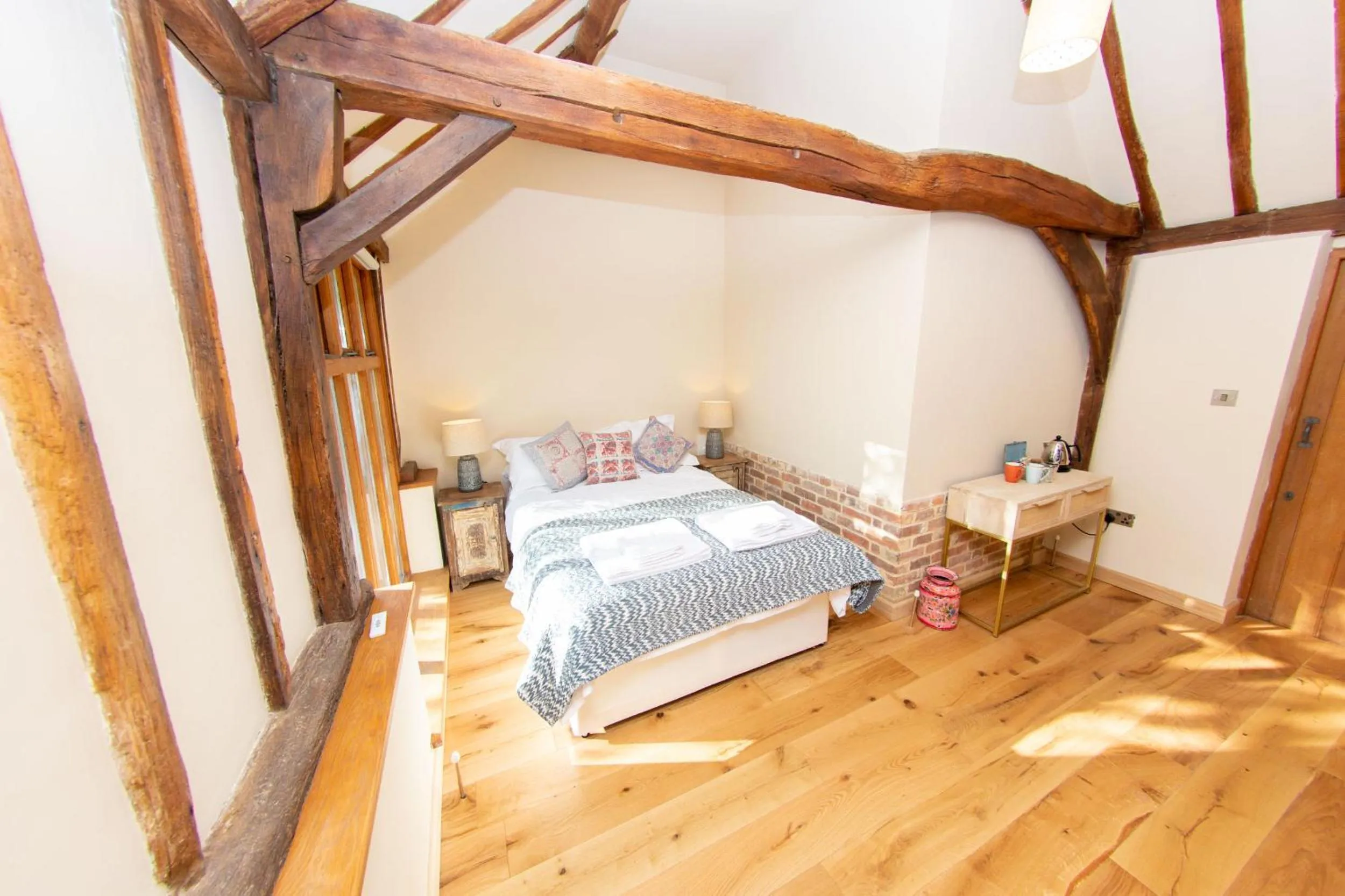 Bedroom, Bed in Trading Boundaries