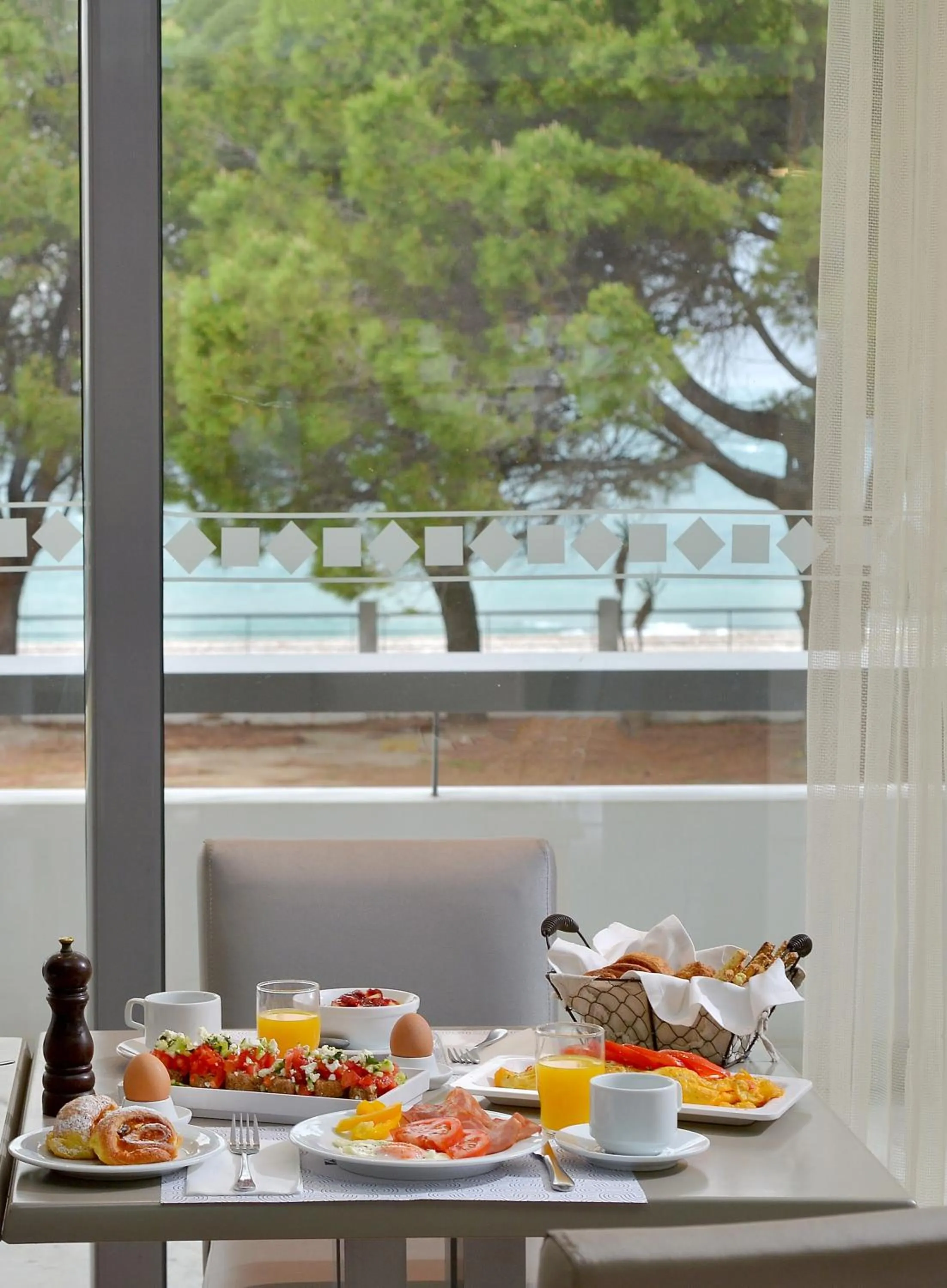 Food and drinks in Airotel Achaia Beach