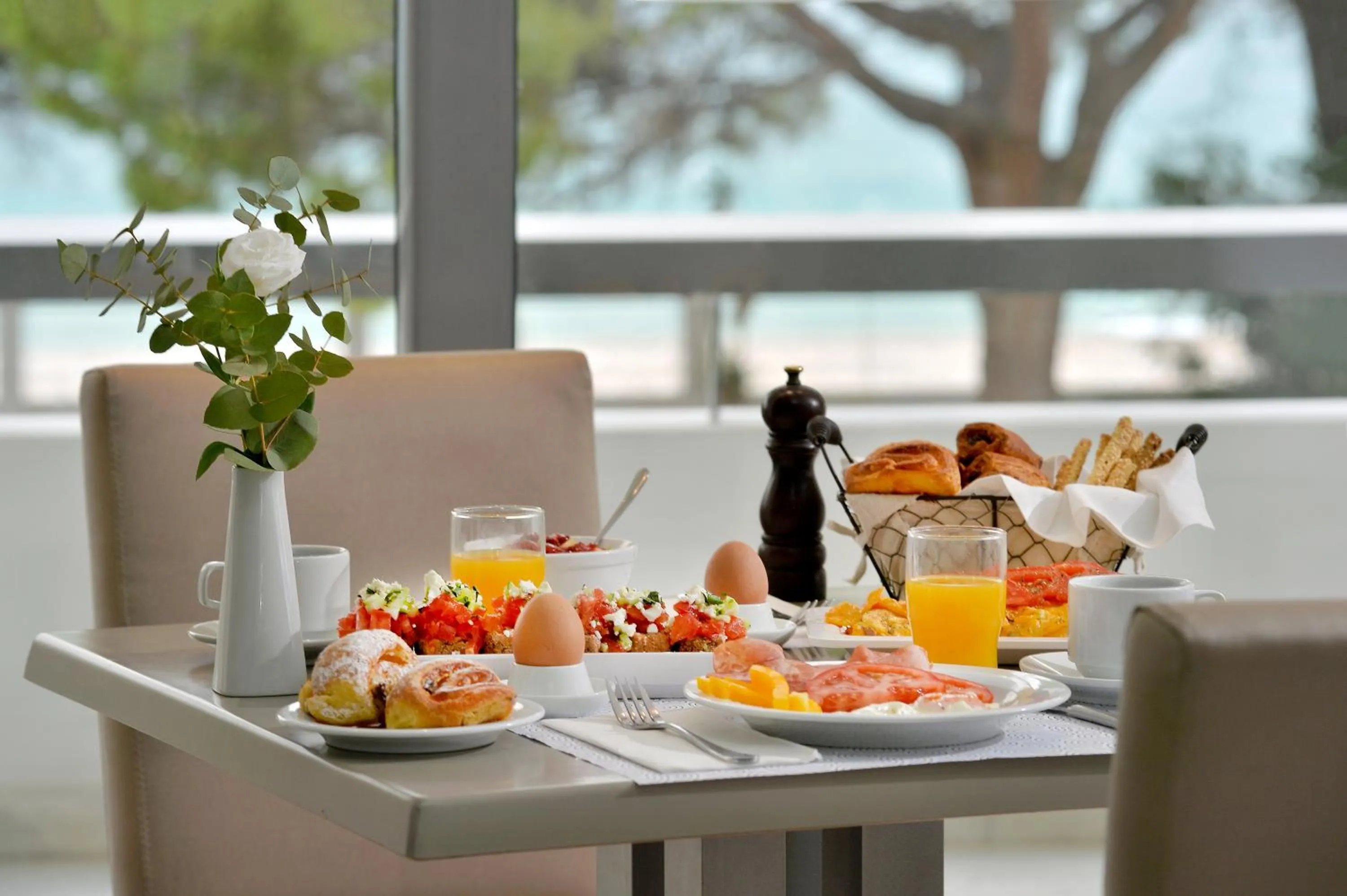 Food and drinks in Airotel Achaia Beach