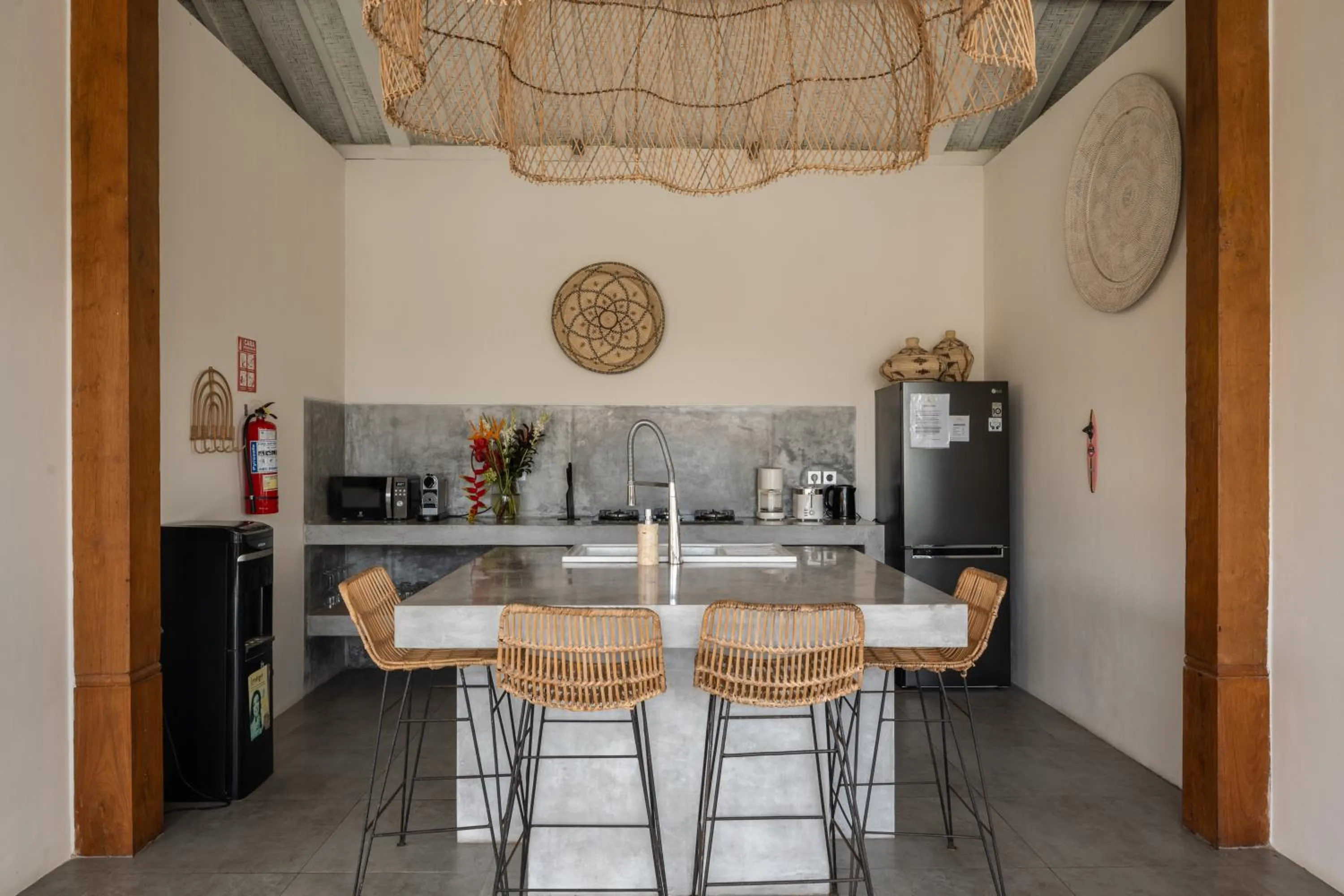 Kitchen or kitchenette in Villa Folie by Alfred in Bali