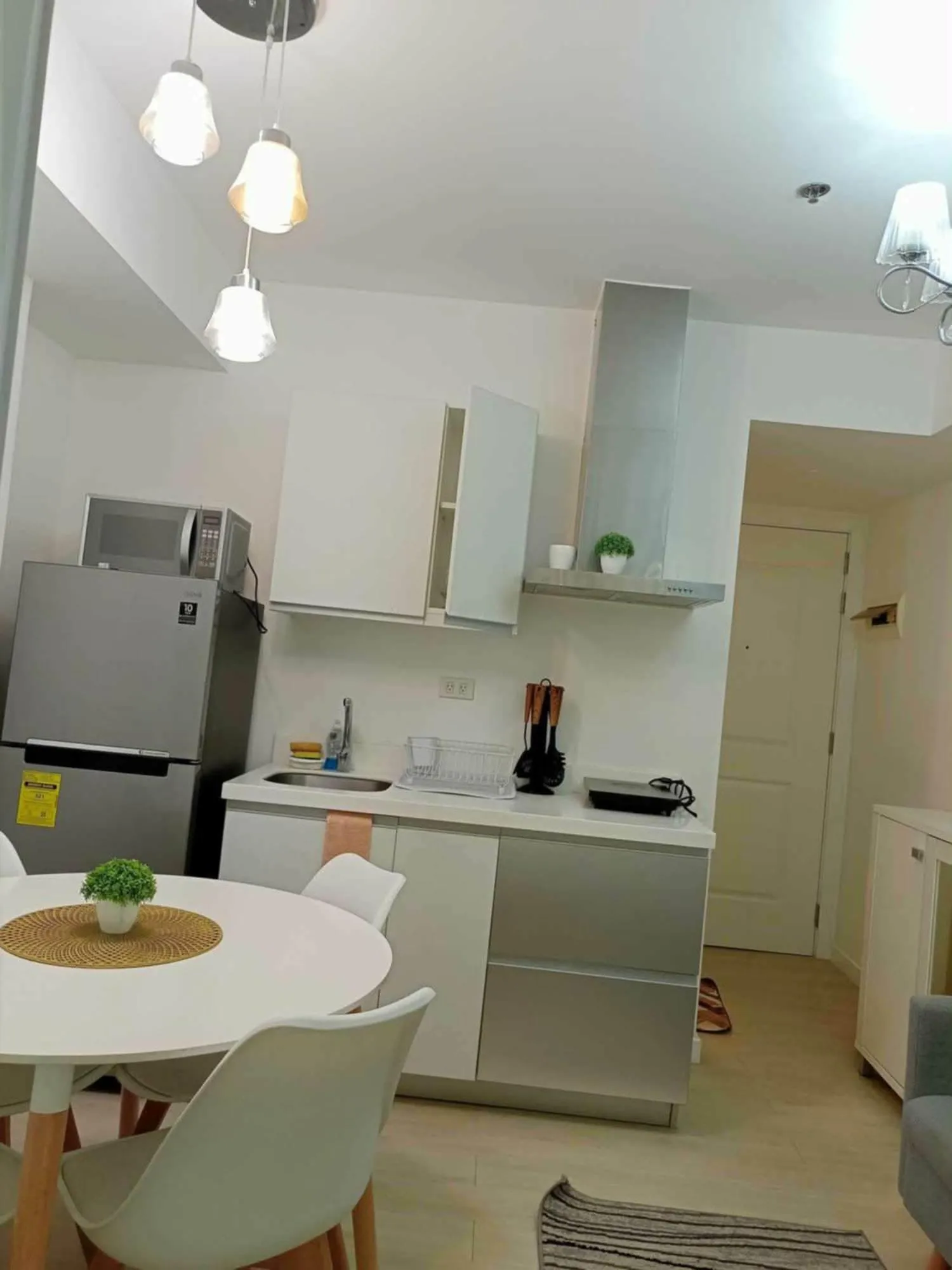 Azure Urban Resort with WIFI and Netflix