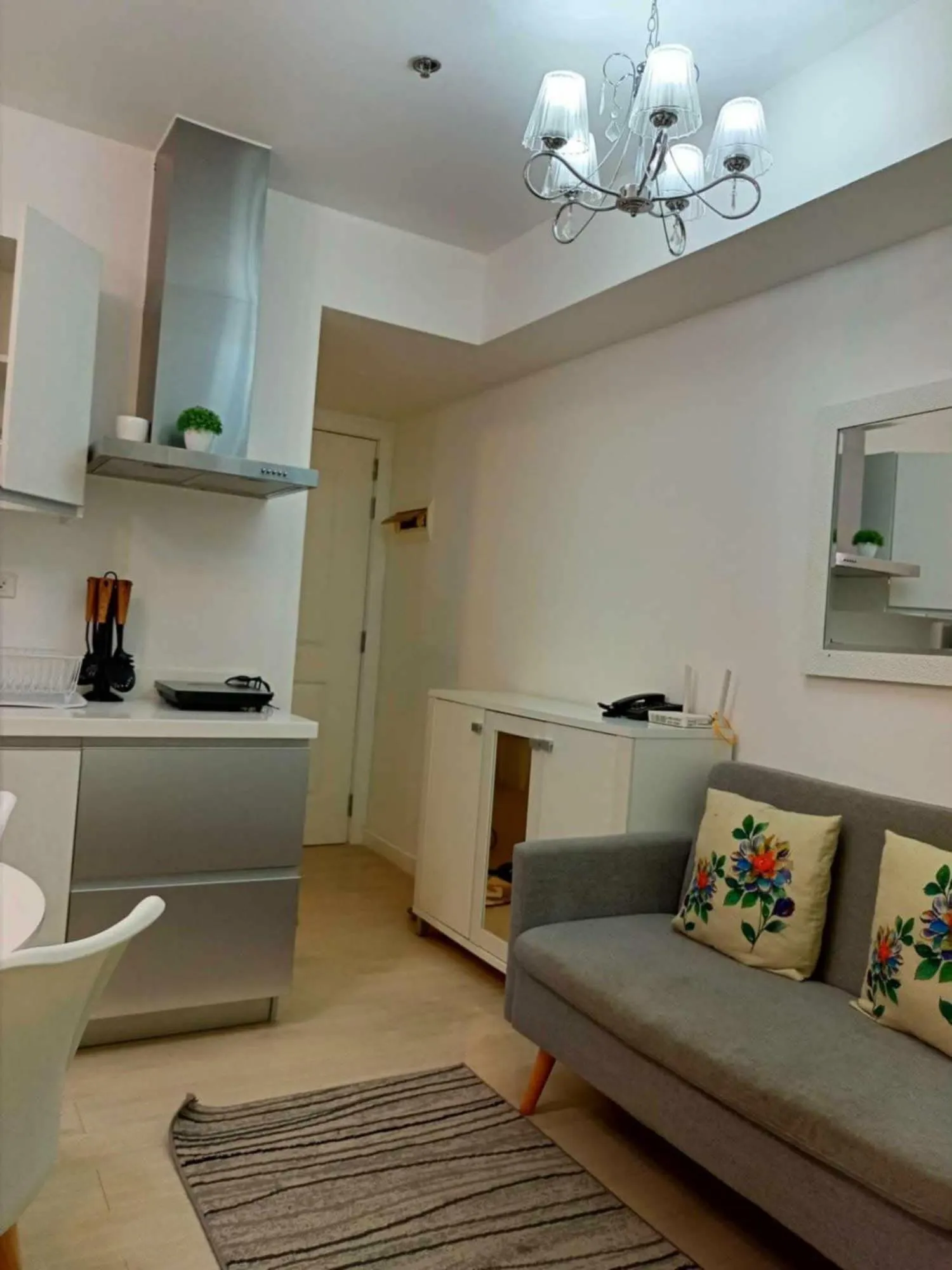 Azure Urban Resort with WIFI and Netflix