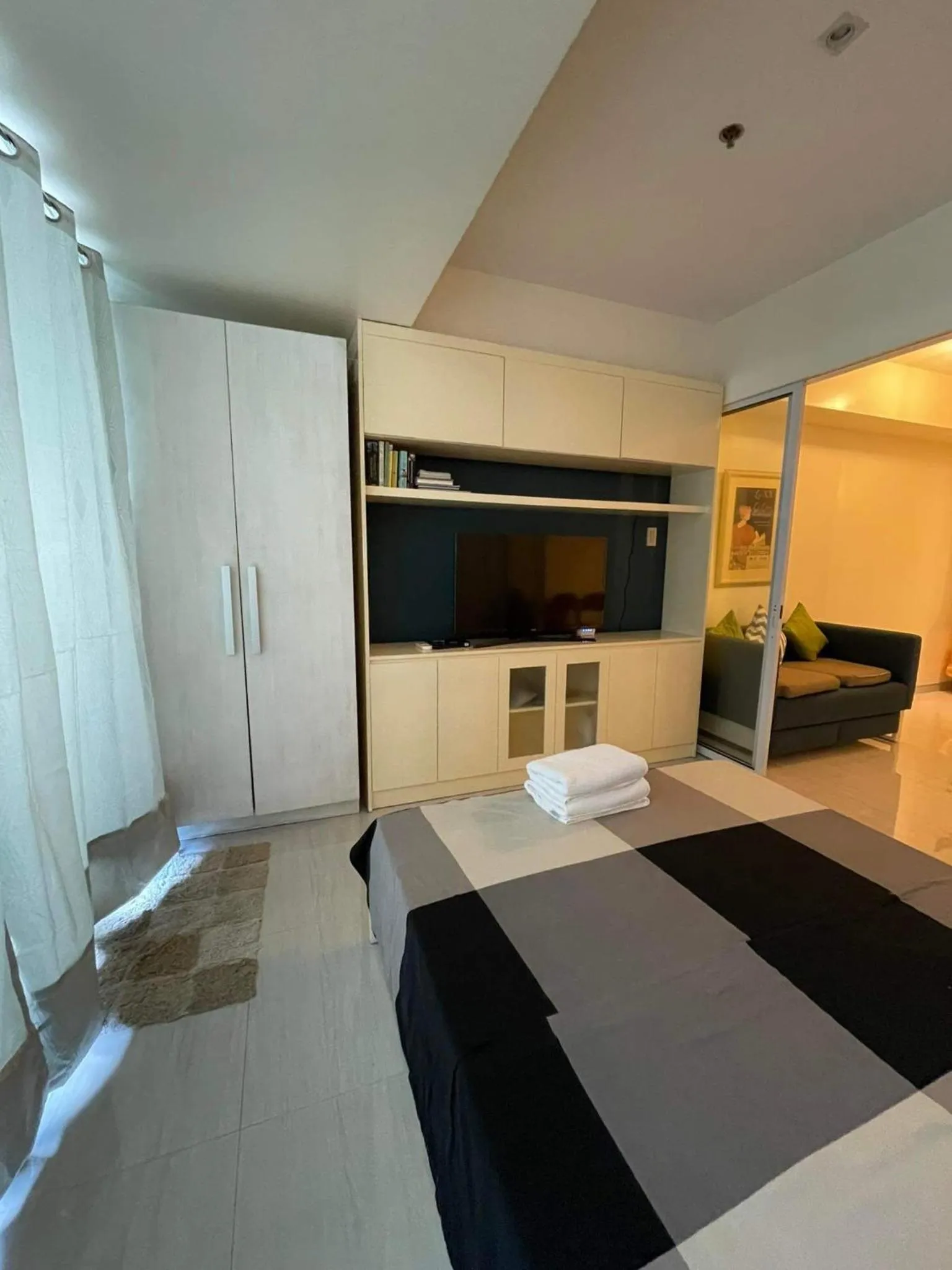 Bed in Azure Urban Resort with WIFI and Netflix