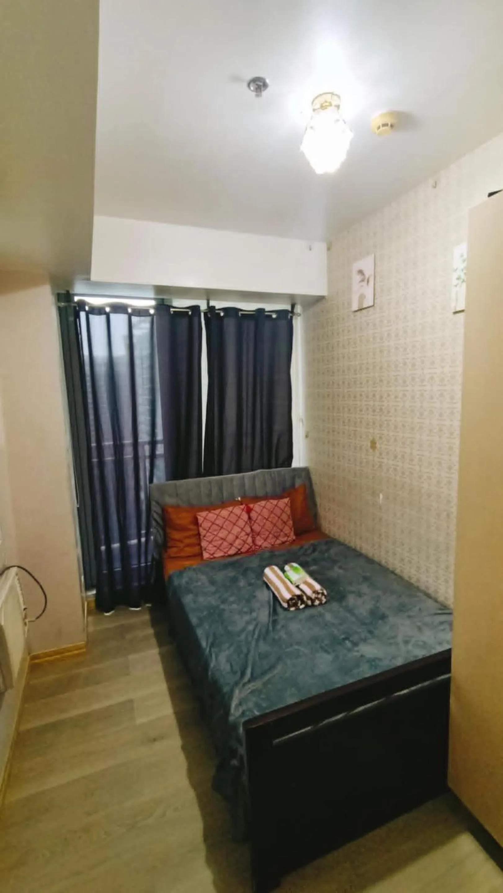 Bed in Azure Urban Resort with WIFI and Netflix