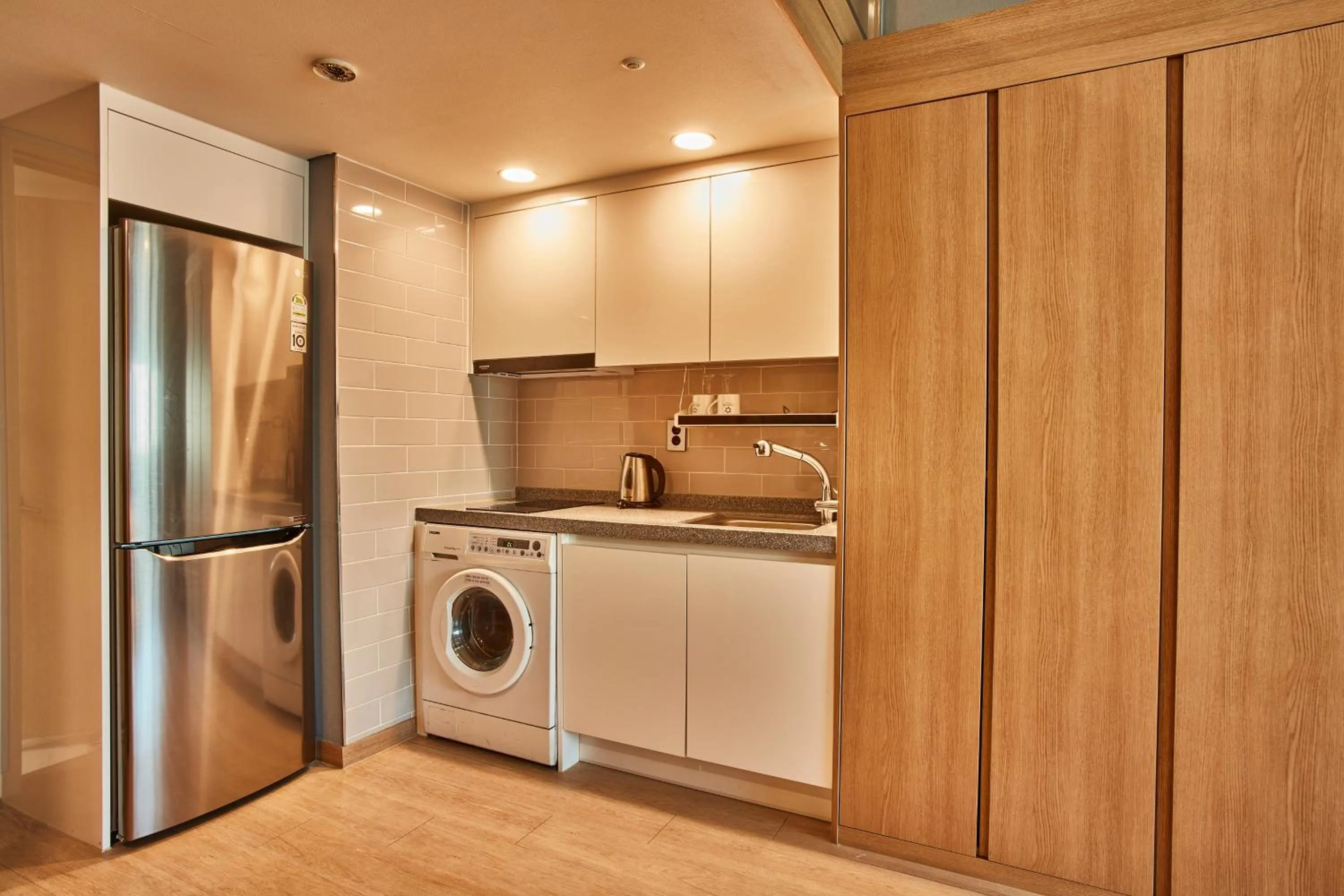 Kitchen/Kitchenette in Provista Hotel