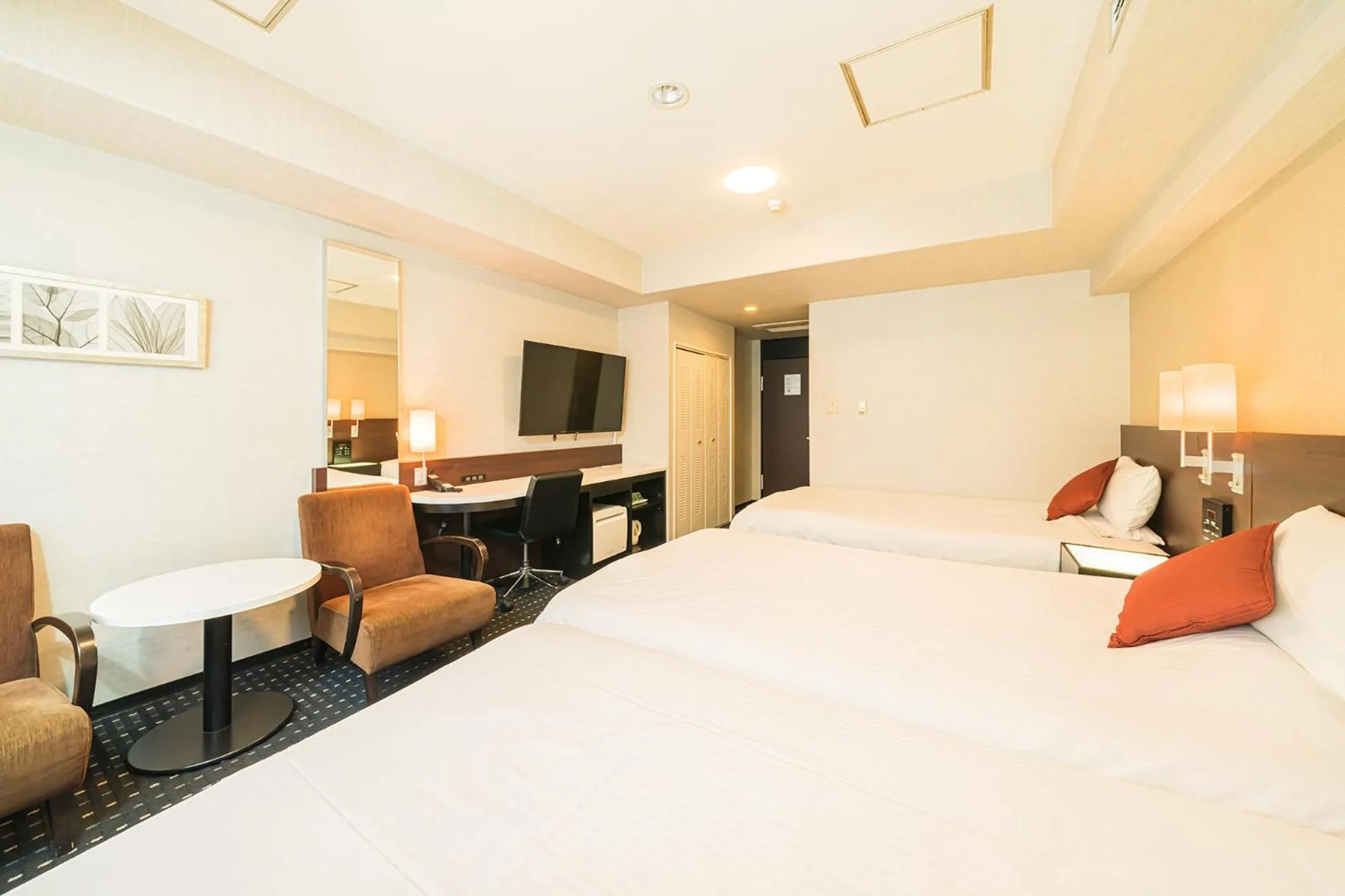 Photo of the whole room, Bed in Kanda Station Hotel