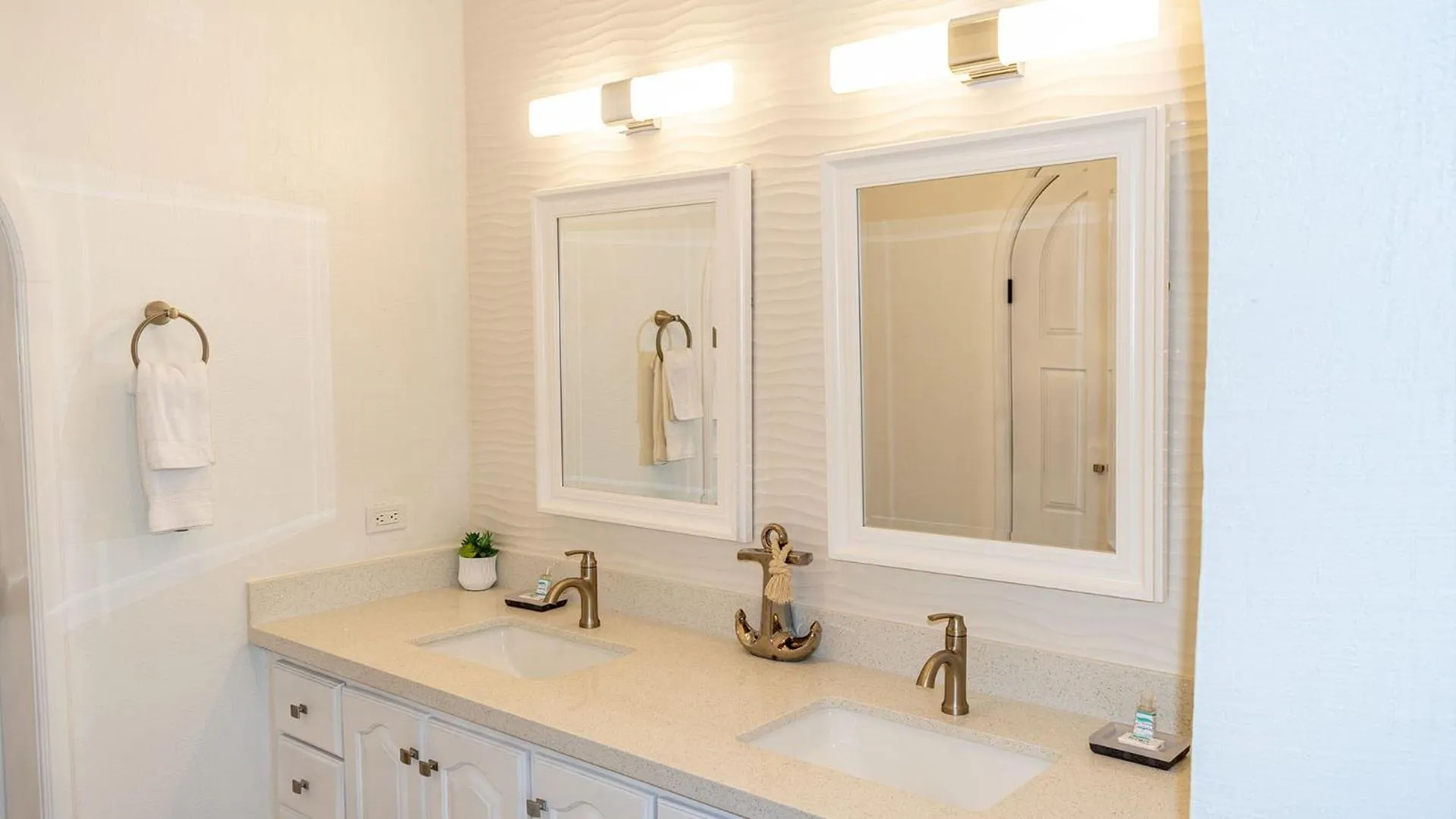 Stunning 3 Bedroom Beach Villa on Sandy Beach at Las Palmas Beachfront Resort V-16 villa