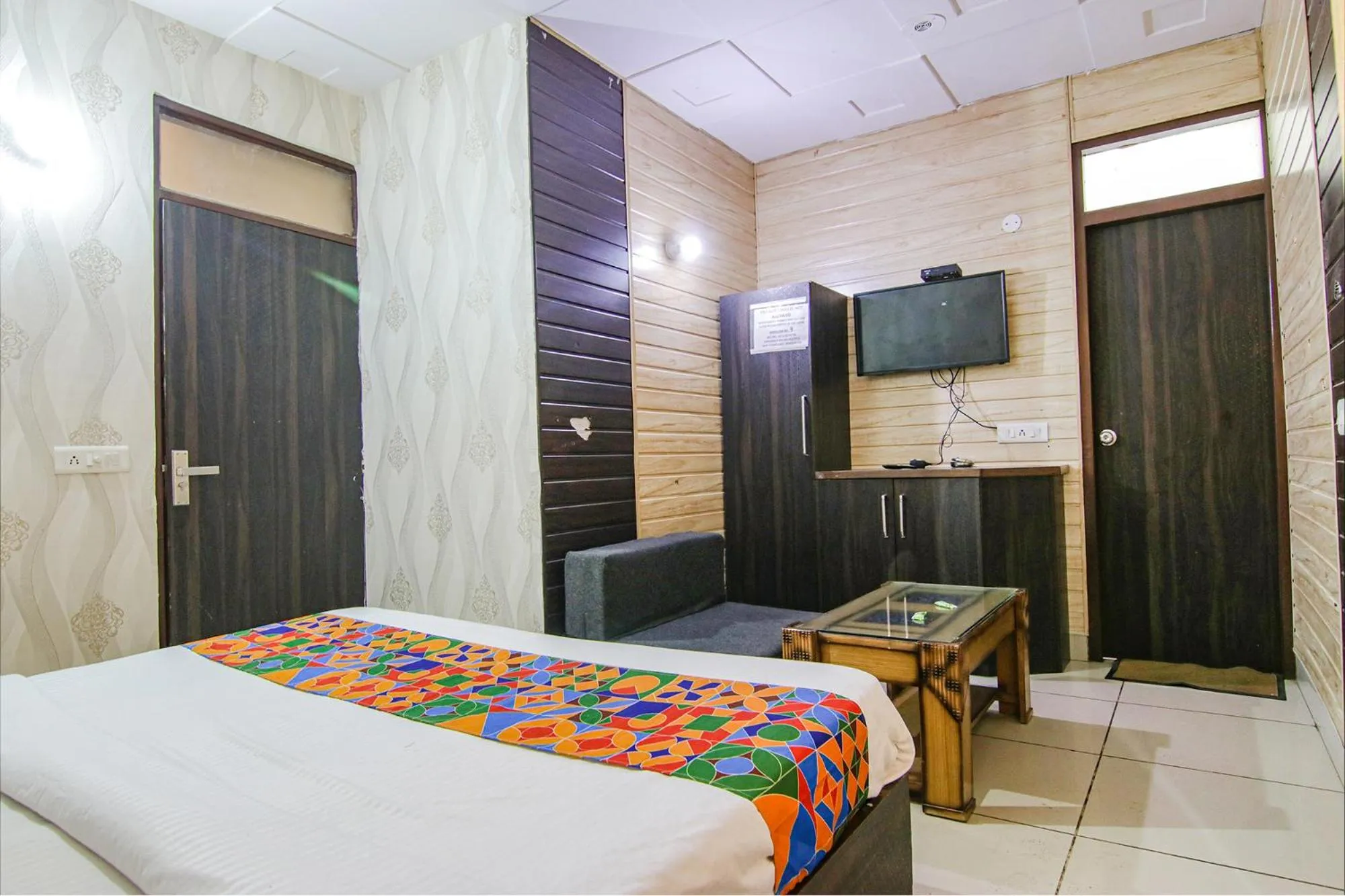 Communal lounge/ TV room, Bed in FabHotel GS