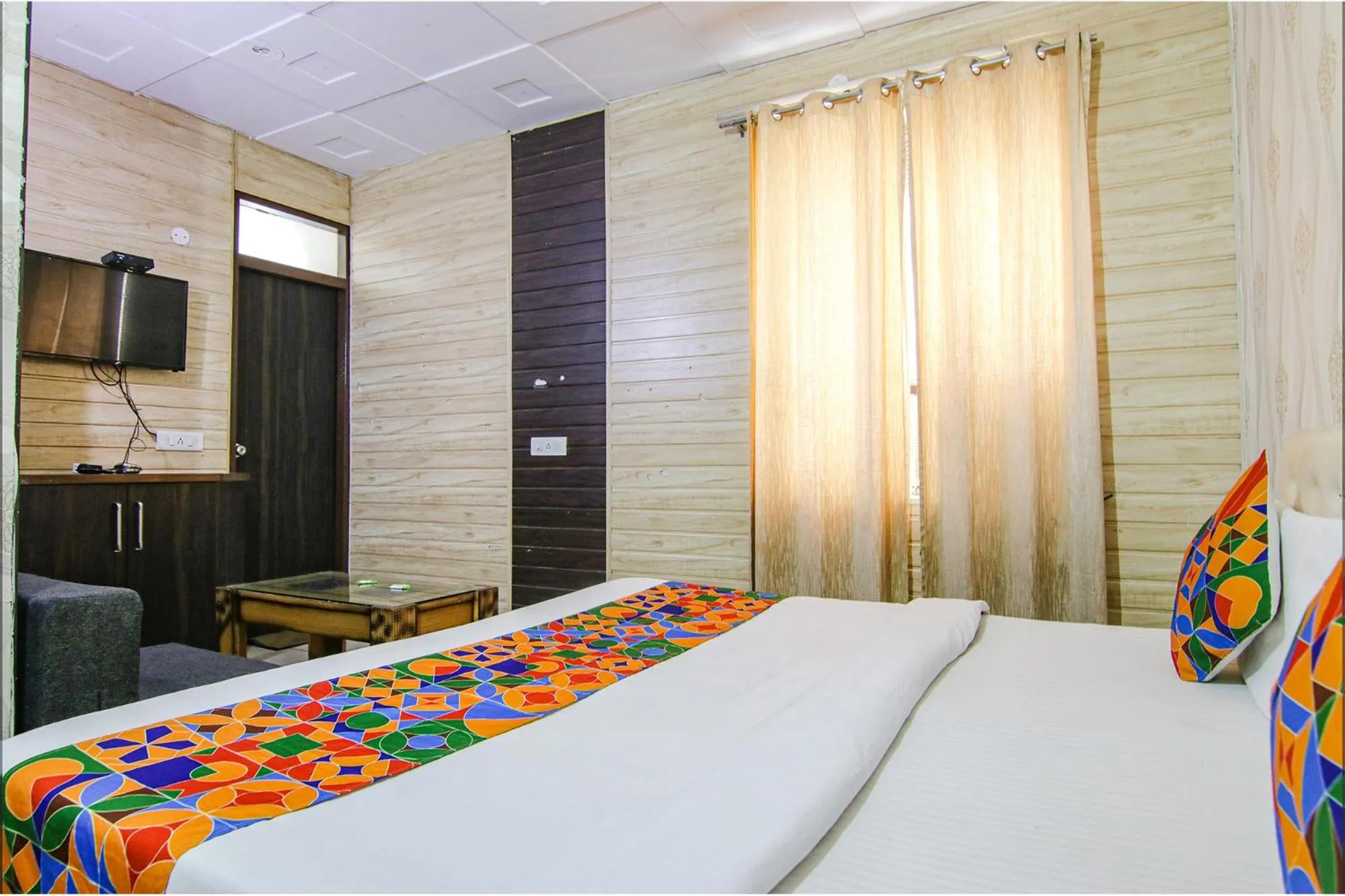Communal lounge/ TV room, Bed in FabHotel GS