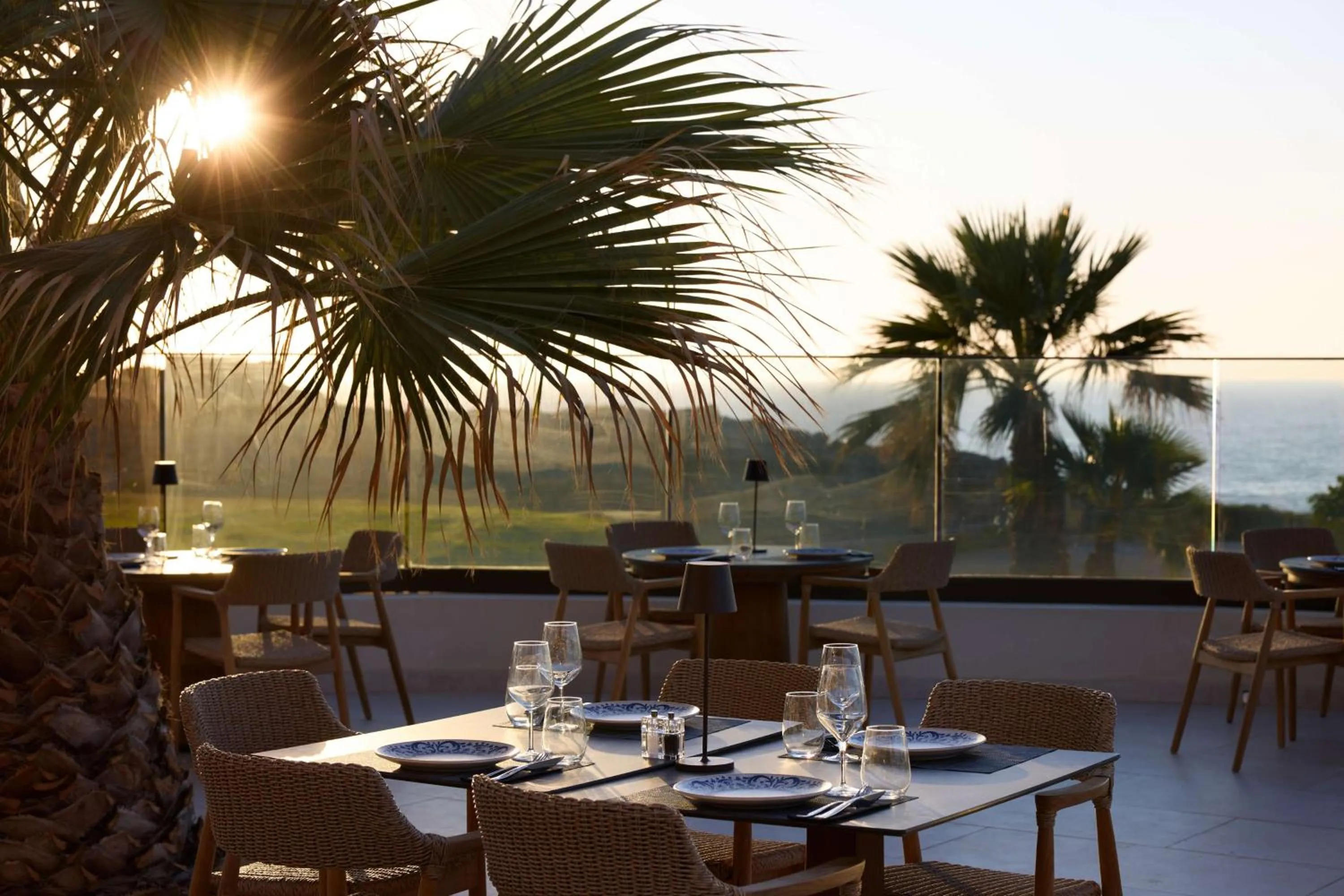 Restaurant/places to eat in Isla Brown Chania Resort, Curio Collection by Hilton