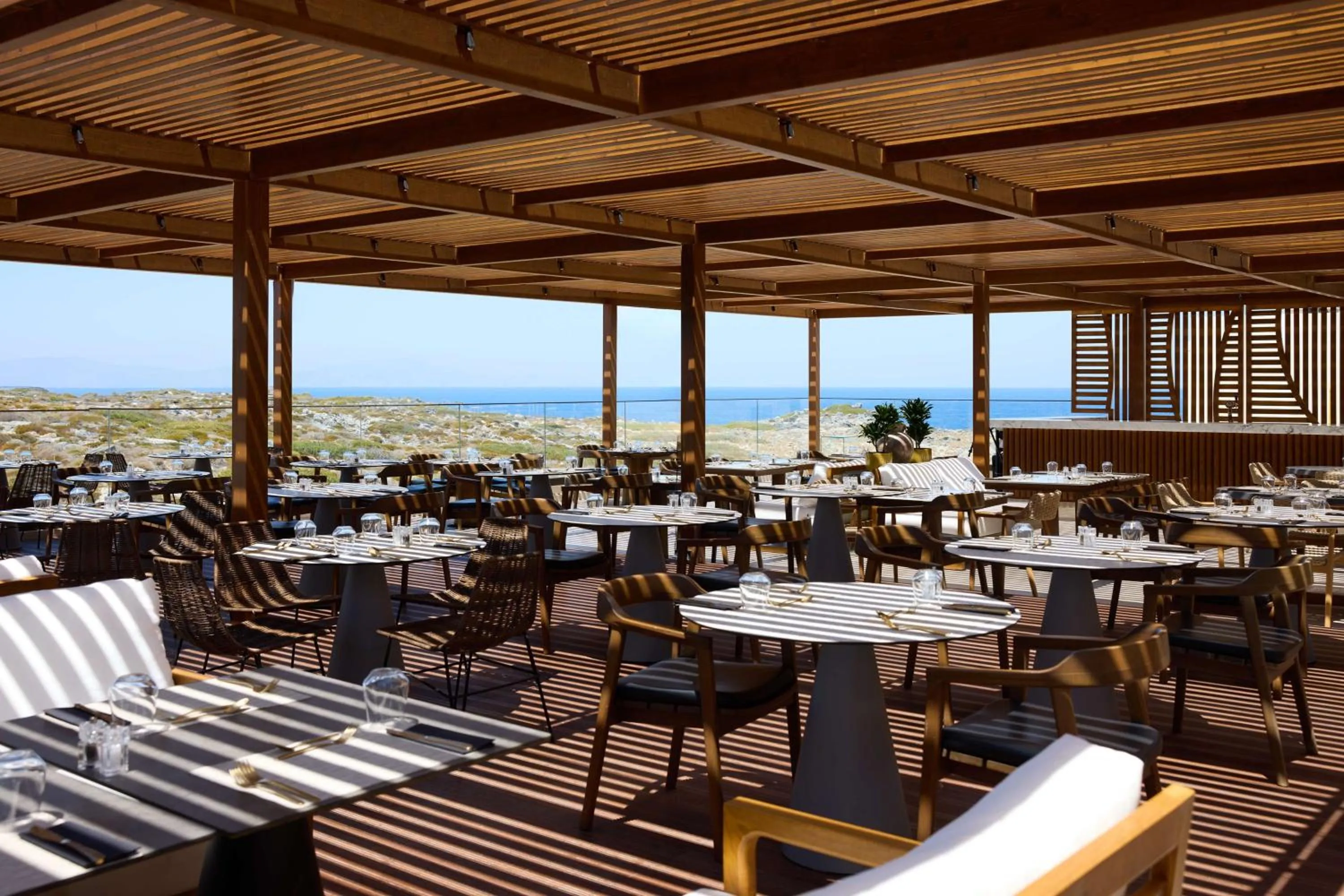 Restaurant/places to eat in Isla Brown Chania Resort, Curio Collection by Hilton