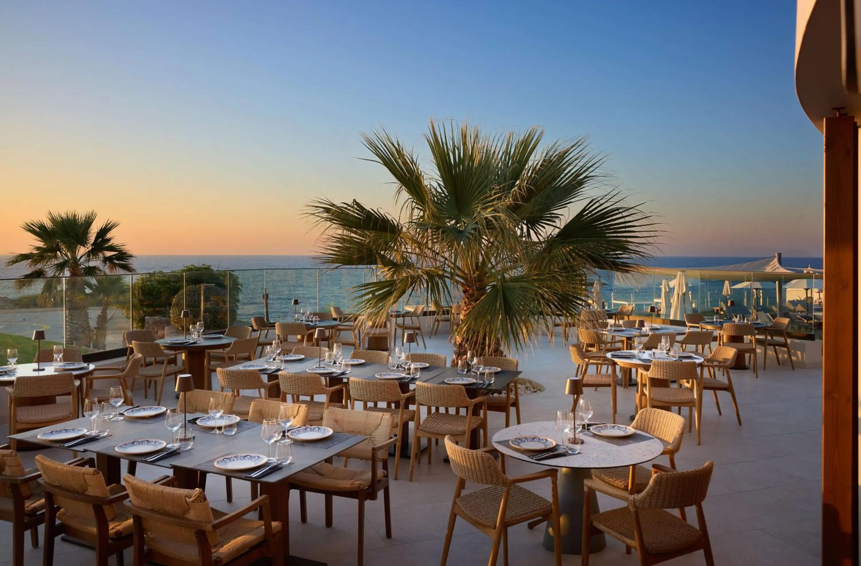 Restaurant/places to eat in Isla Brown Chania Resort, Curio Collection by Hilton