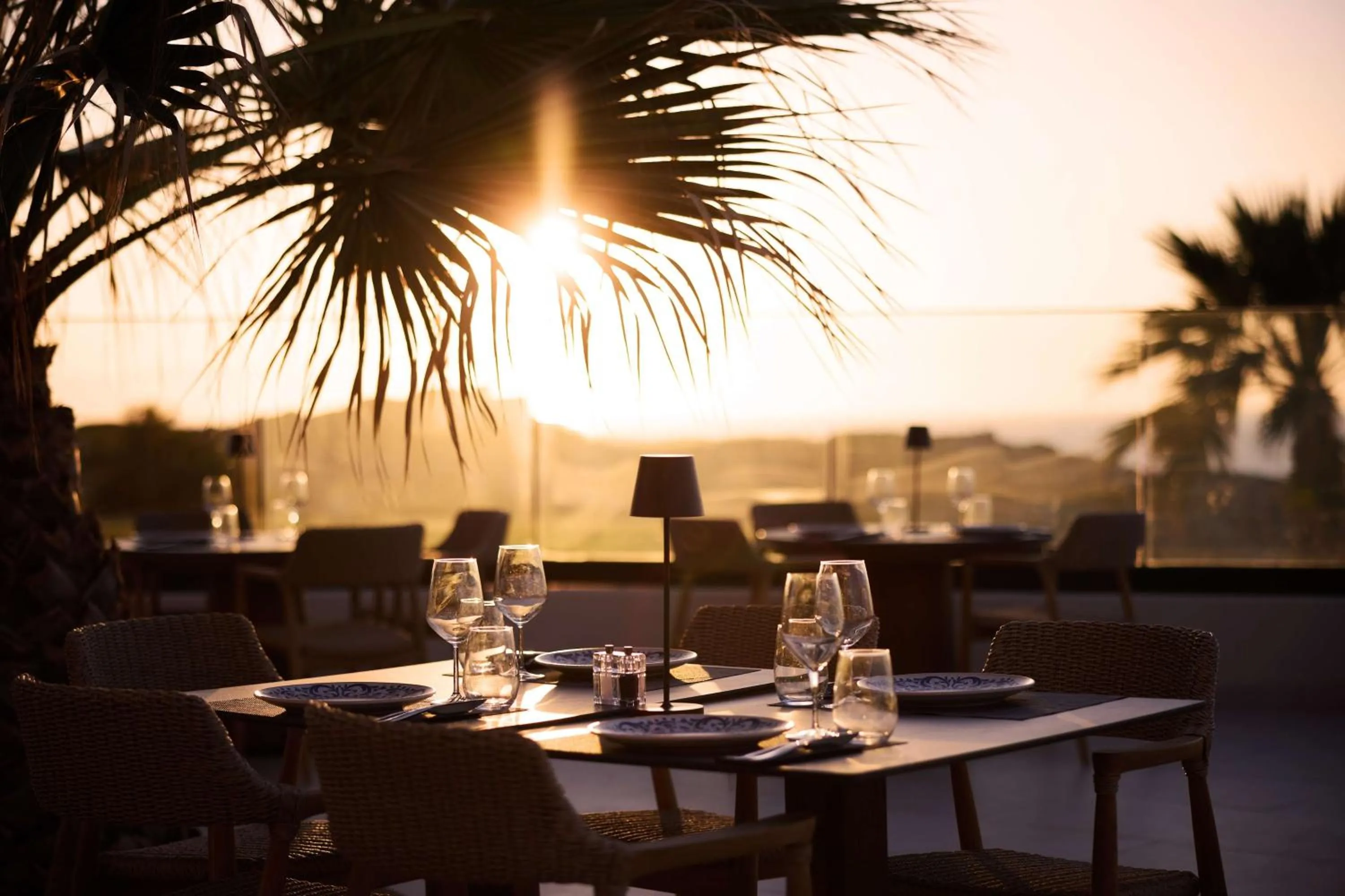 Restaurant/places to eat in Isla Brown Chania Resort, Curio Collection by Hilton