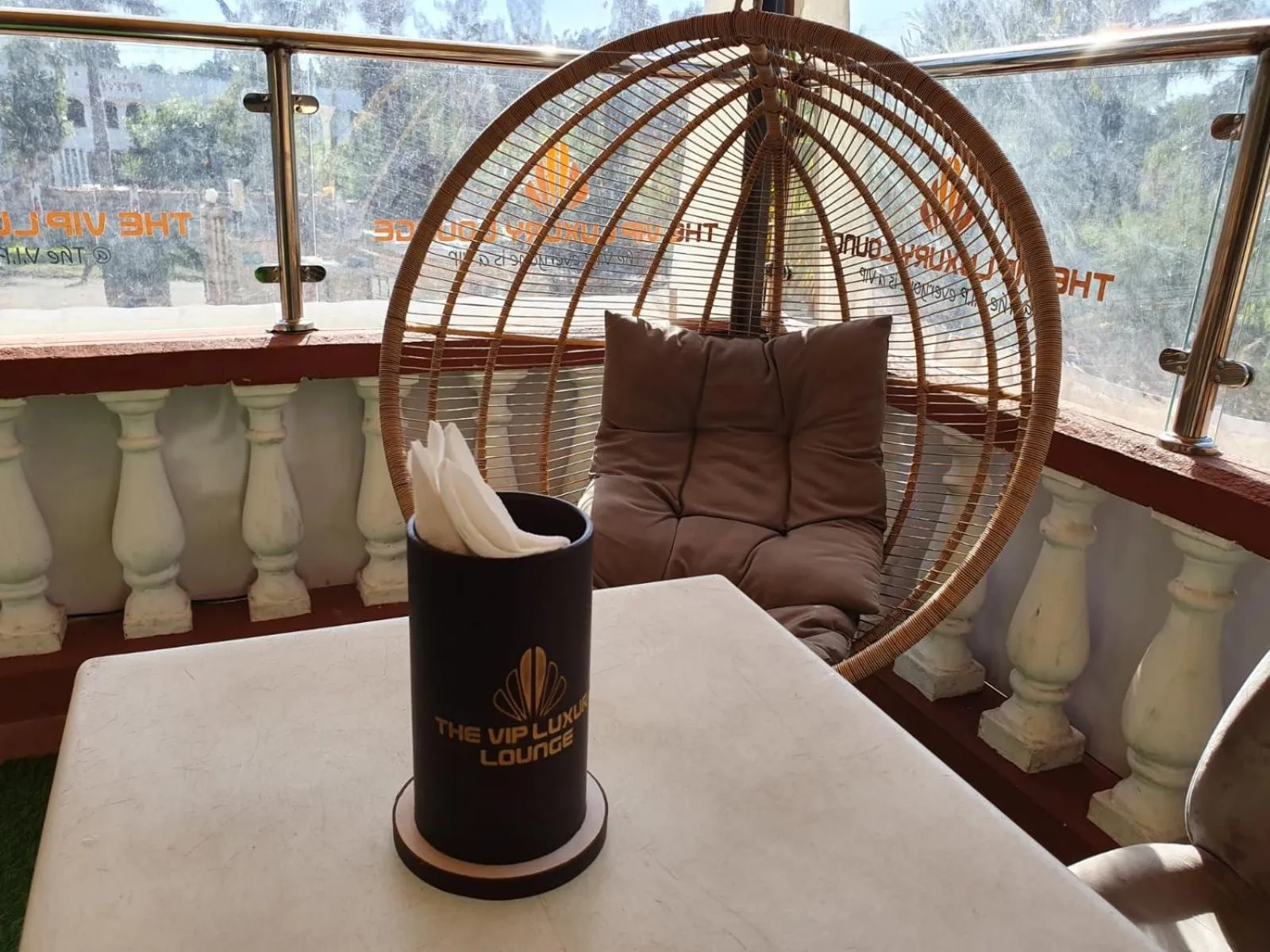 Restaurant/places to eat in The VIP Luxury Lounge Hotel