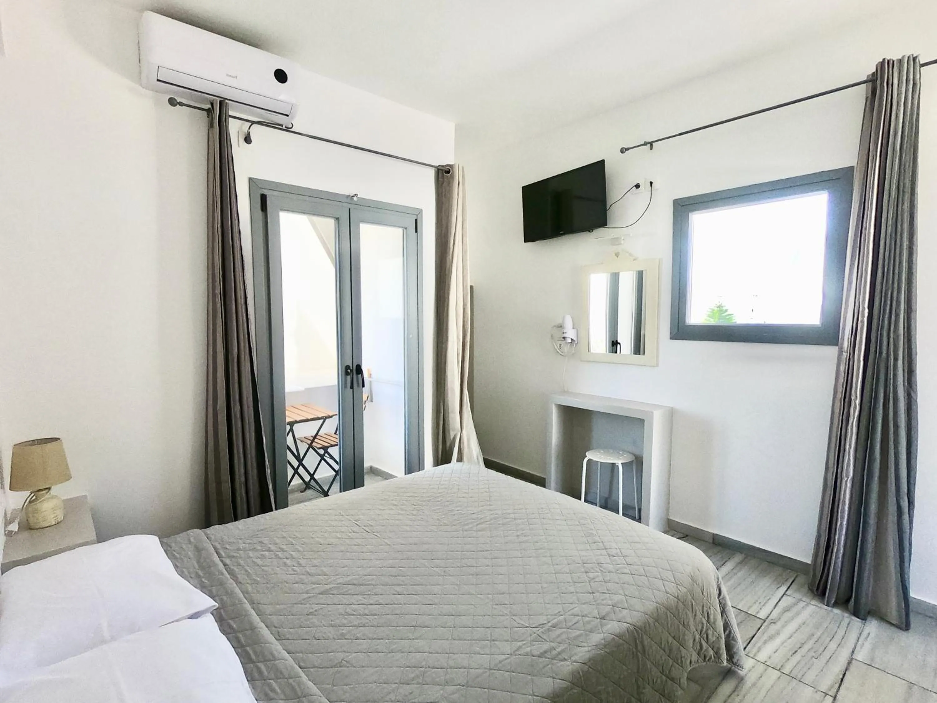 Bedroom, Bed in Anny Studios & Rooms Perissa Beach