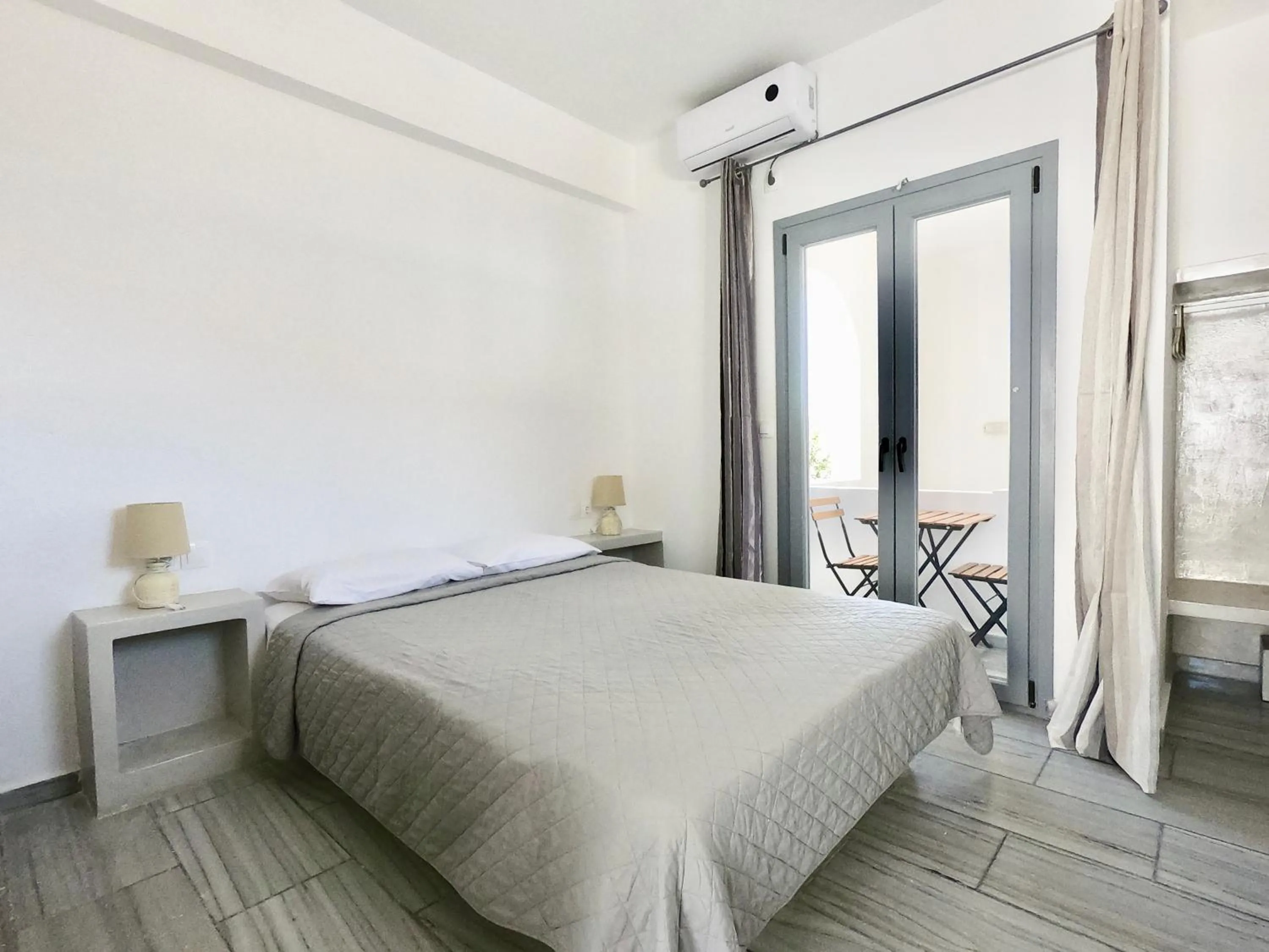 Bedroom, Bed in Anny Studios & Rooms Perissa Beach