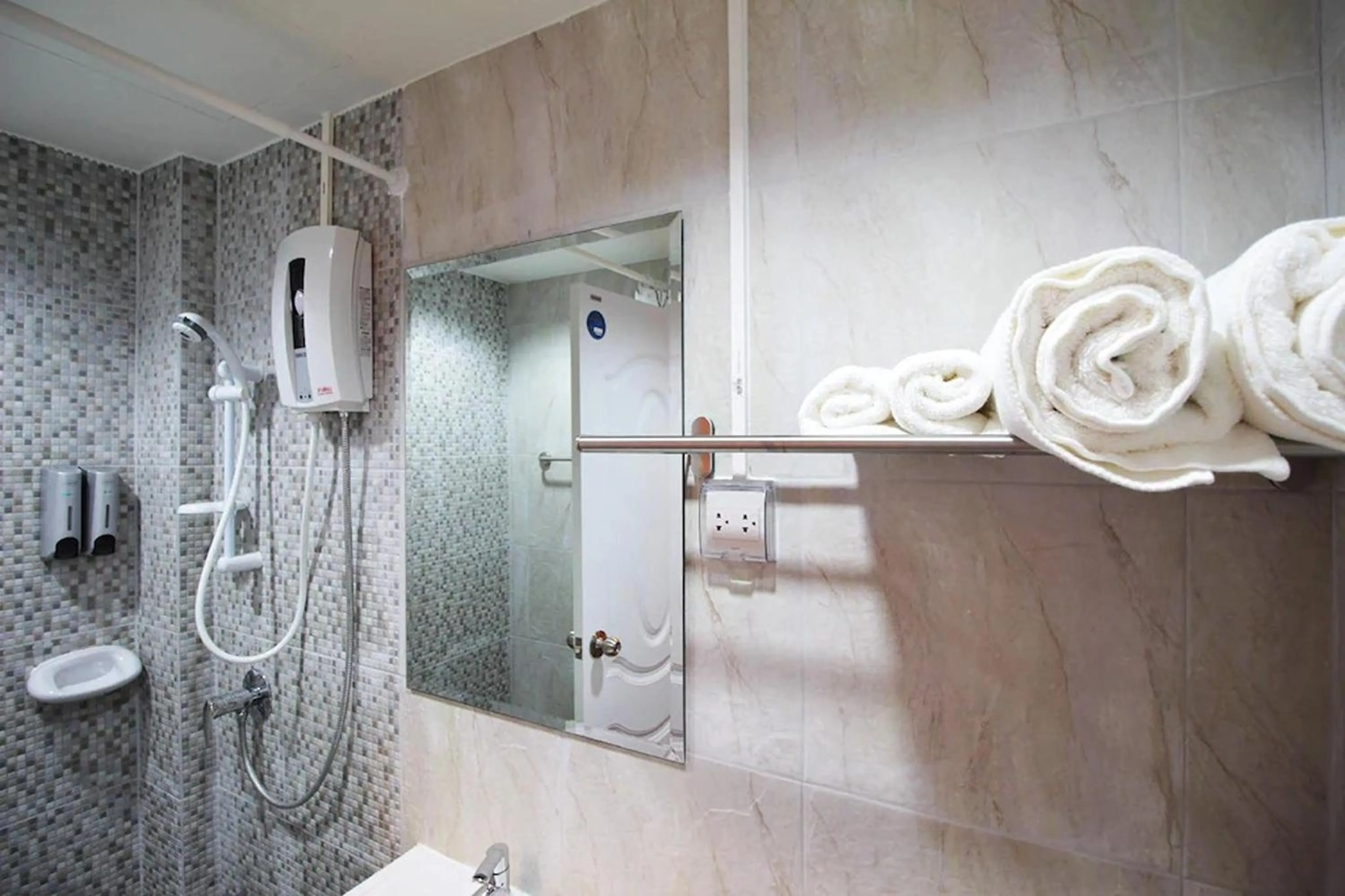 Bathroom in R 17 Living Hotel