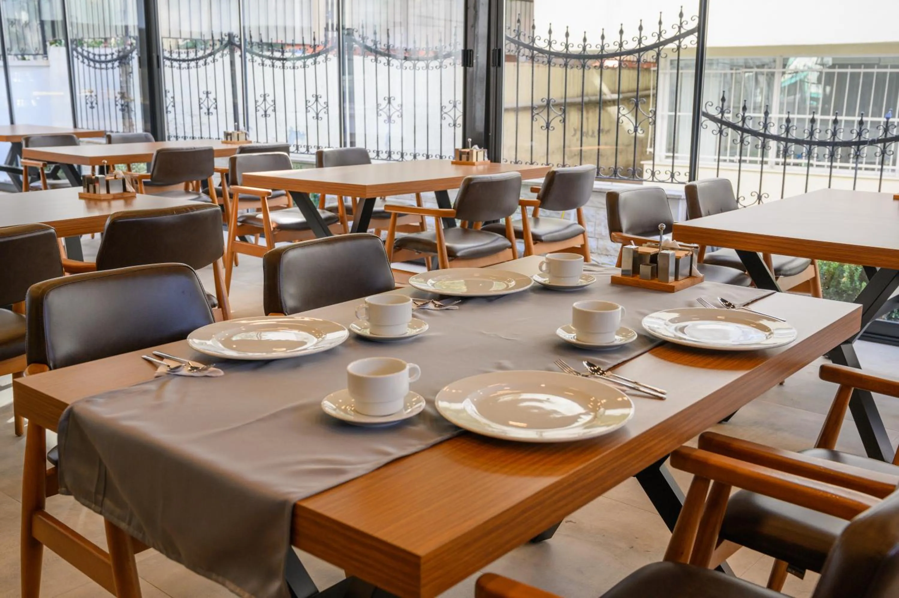 Restaurant/places to eat in DS REGULUS