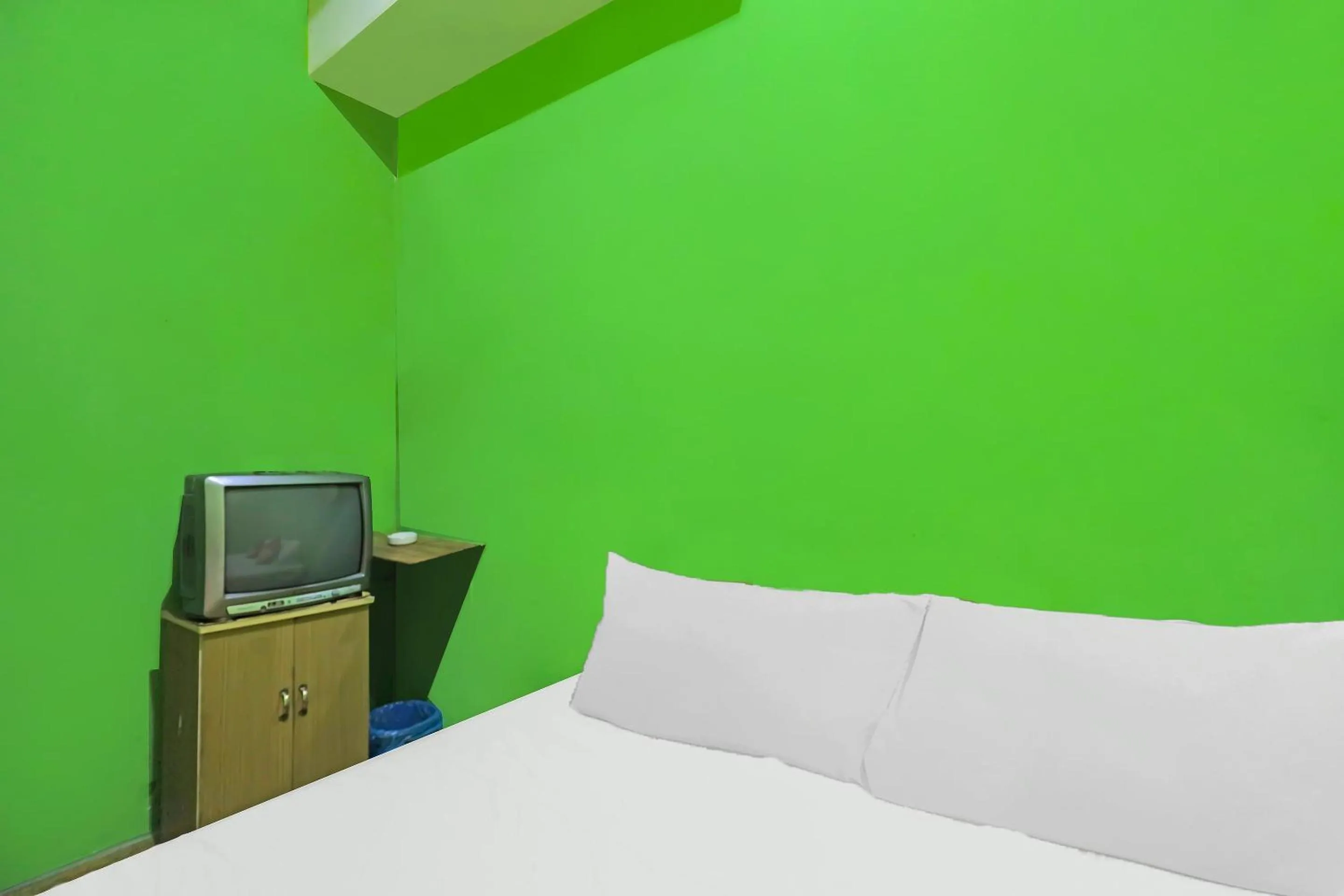 Bedroom, Bed in Hotel O Penginapan Pak DheNearMall Nagoya Hill