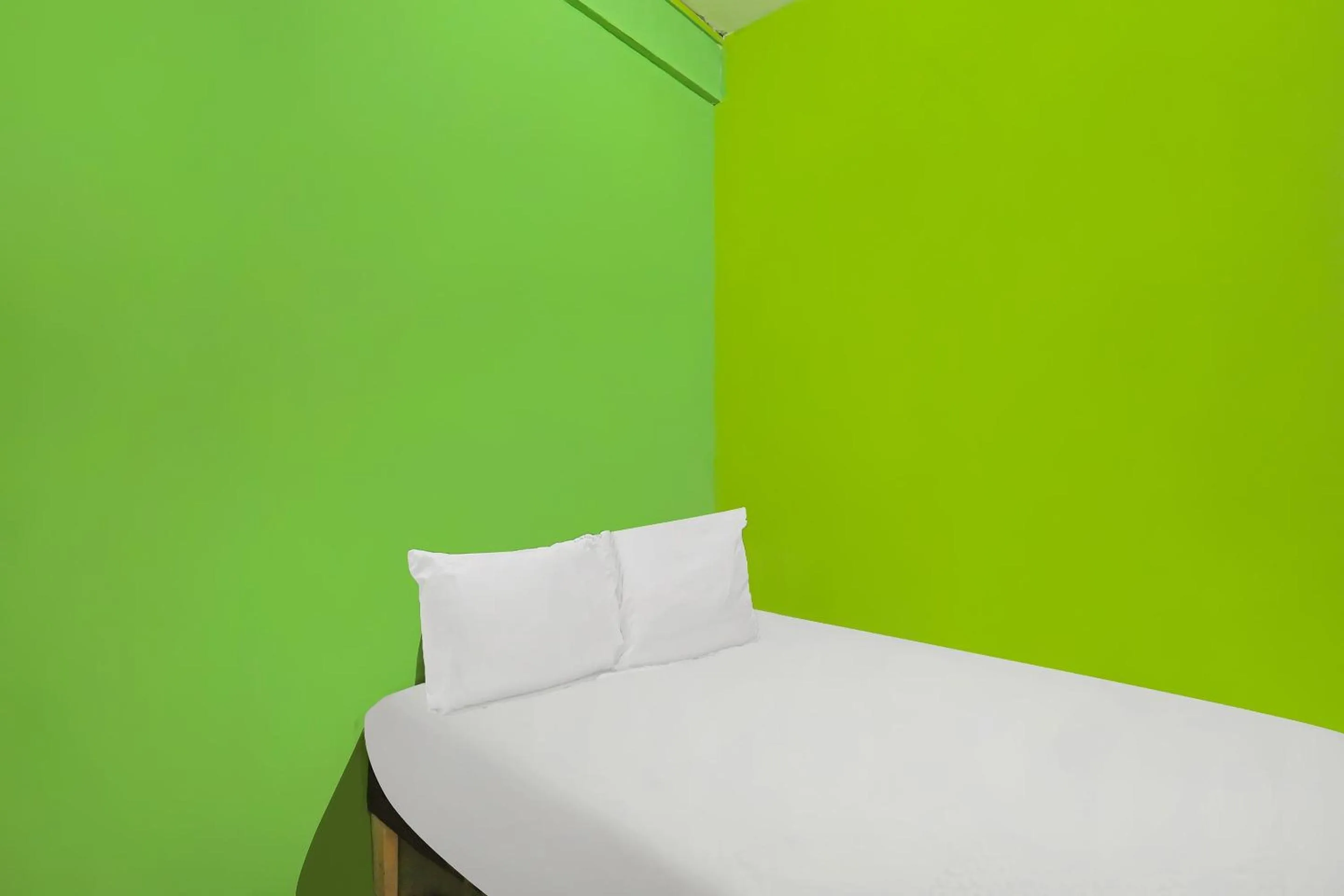 Bedroom, Bed in Hotel O Penginapan Pak DheNearMall Nagoya Hill