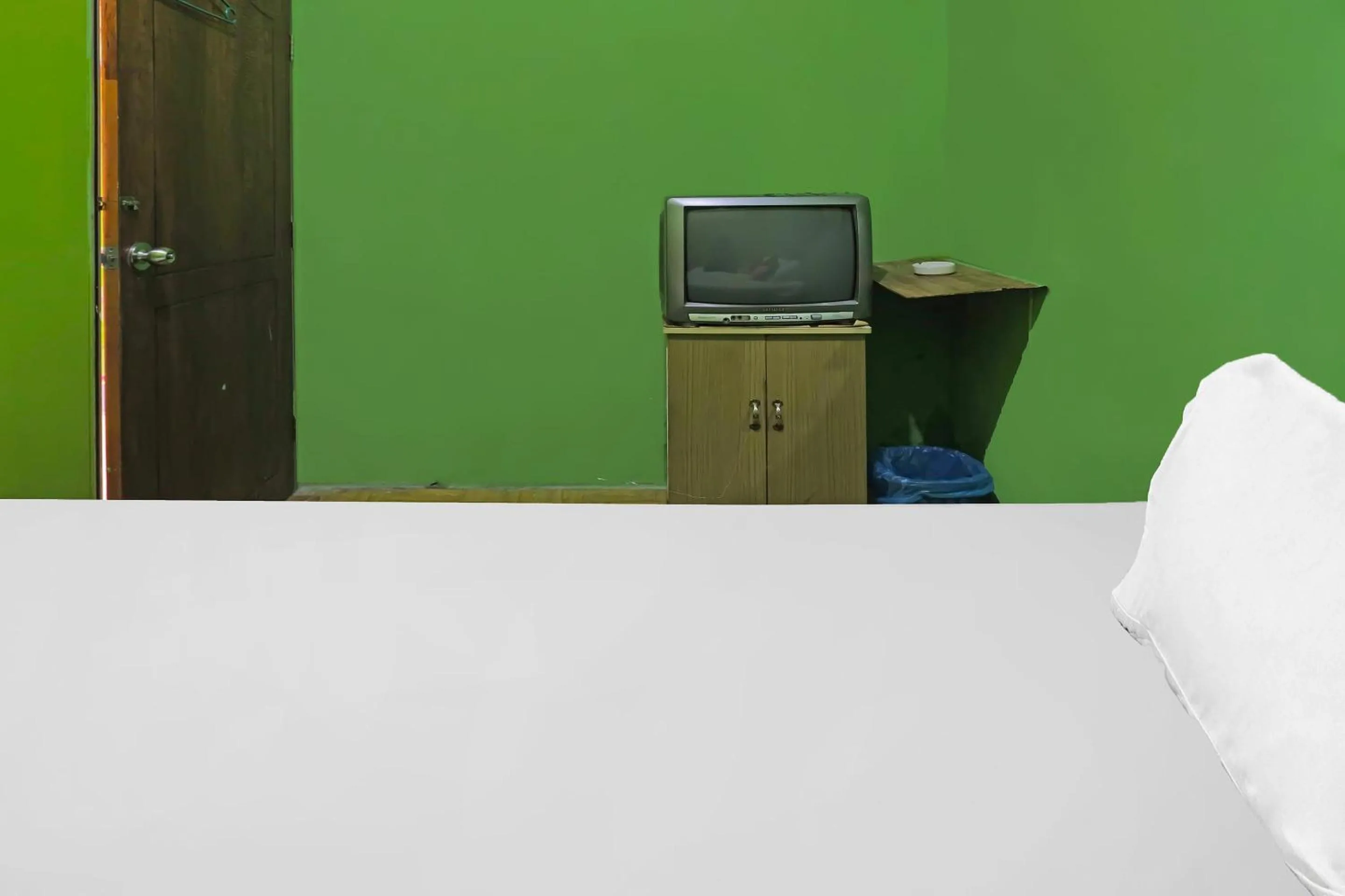 Bedroom, Bed in Hotel O Penginapan Pak DheNearMall Nagoya Hill