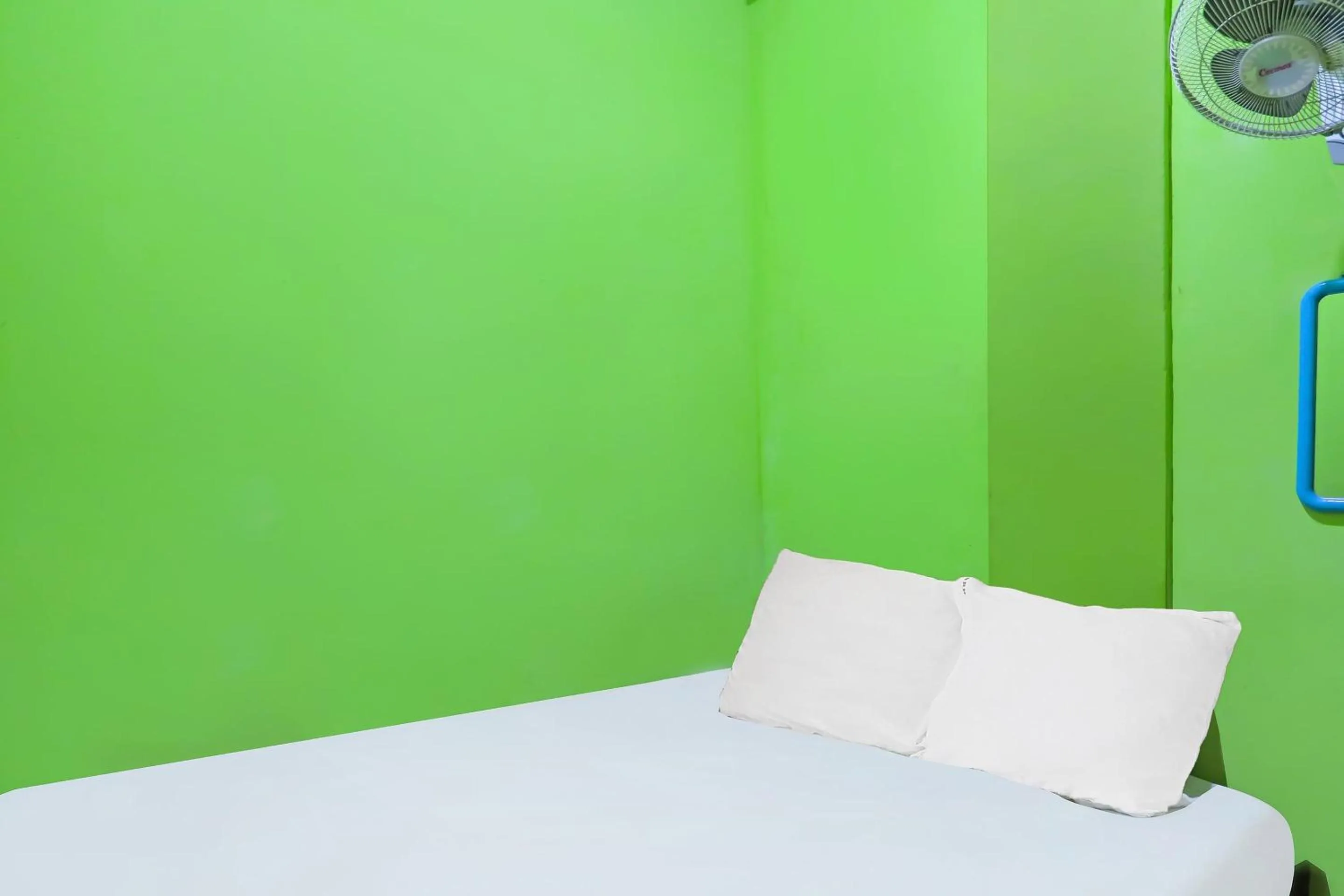 Bedroom, Bed in Hotel O Penginapan Pak DheNearMall Nagoya Hill