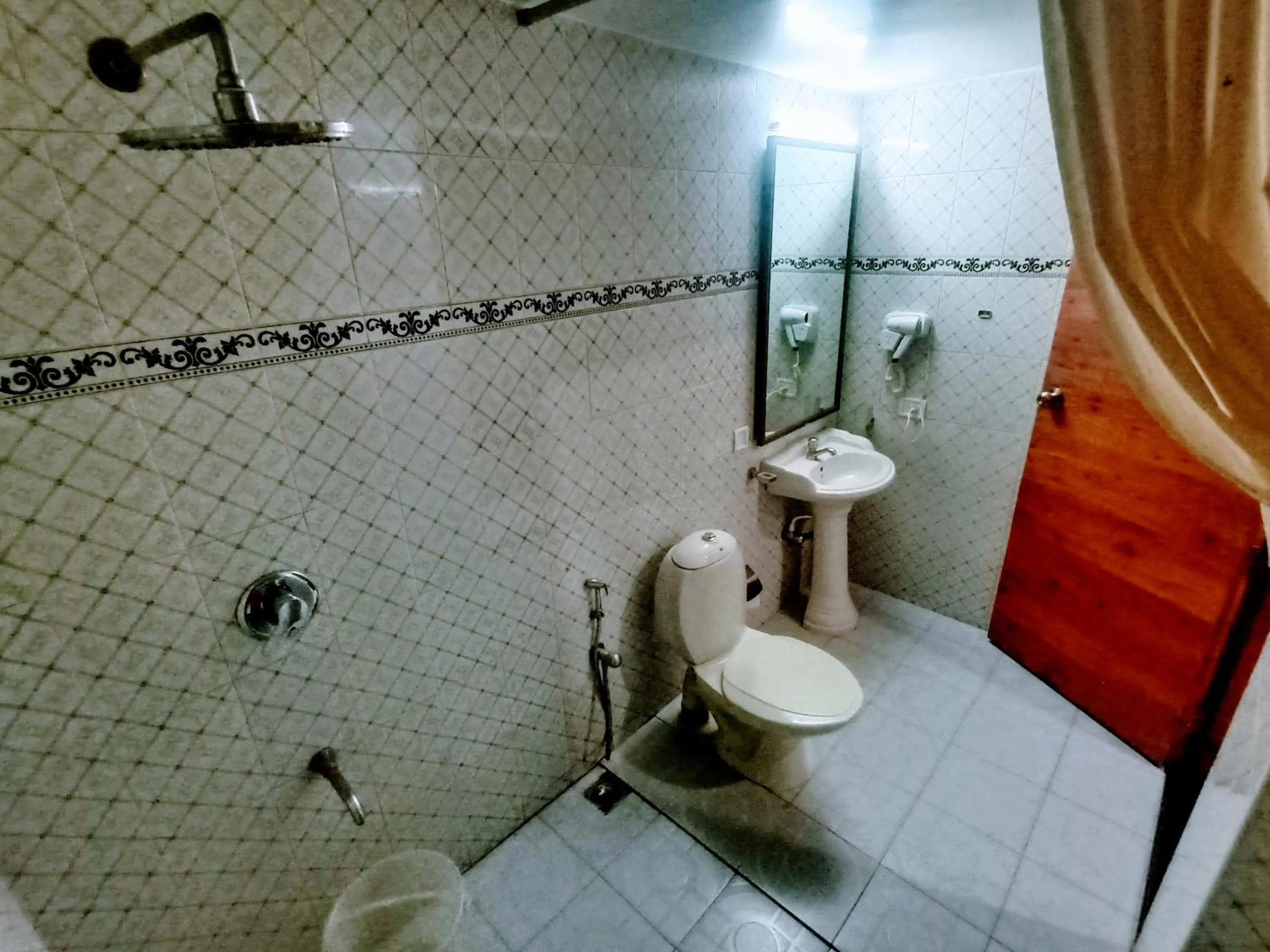 Shower in Pearlspot Hotel
