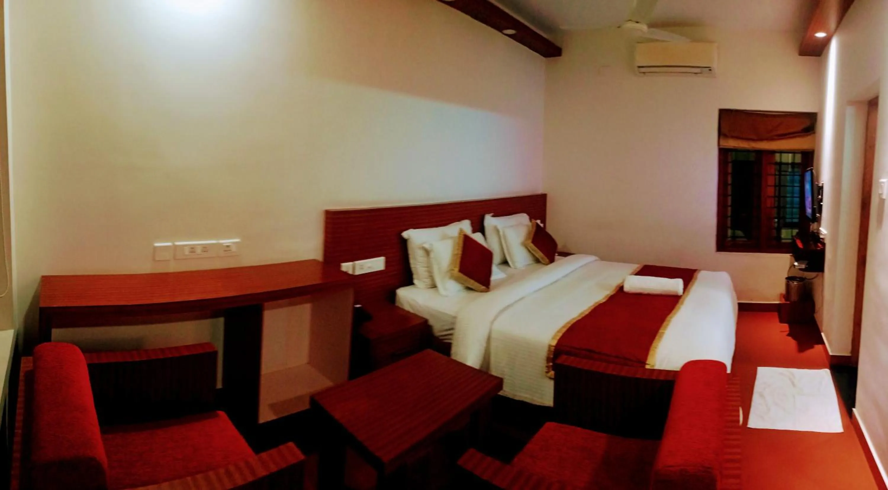 TV and multimedia, Bed in Pearlspot Hotel