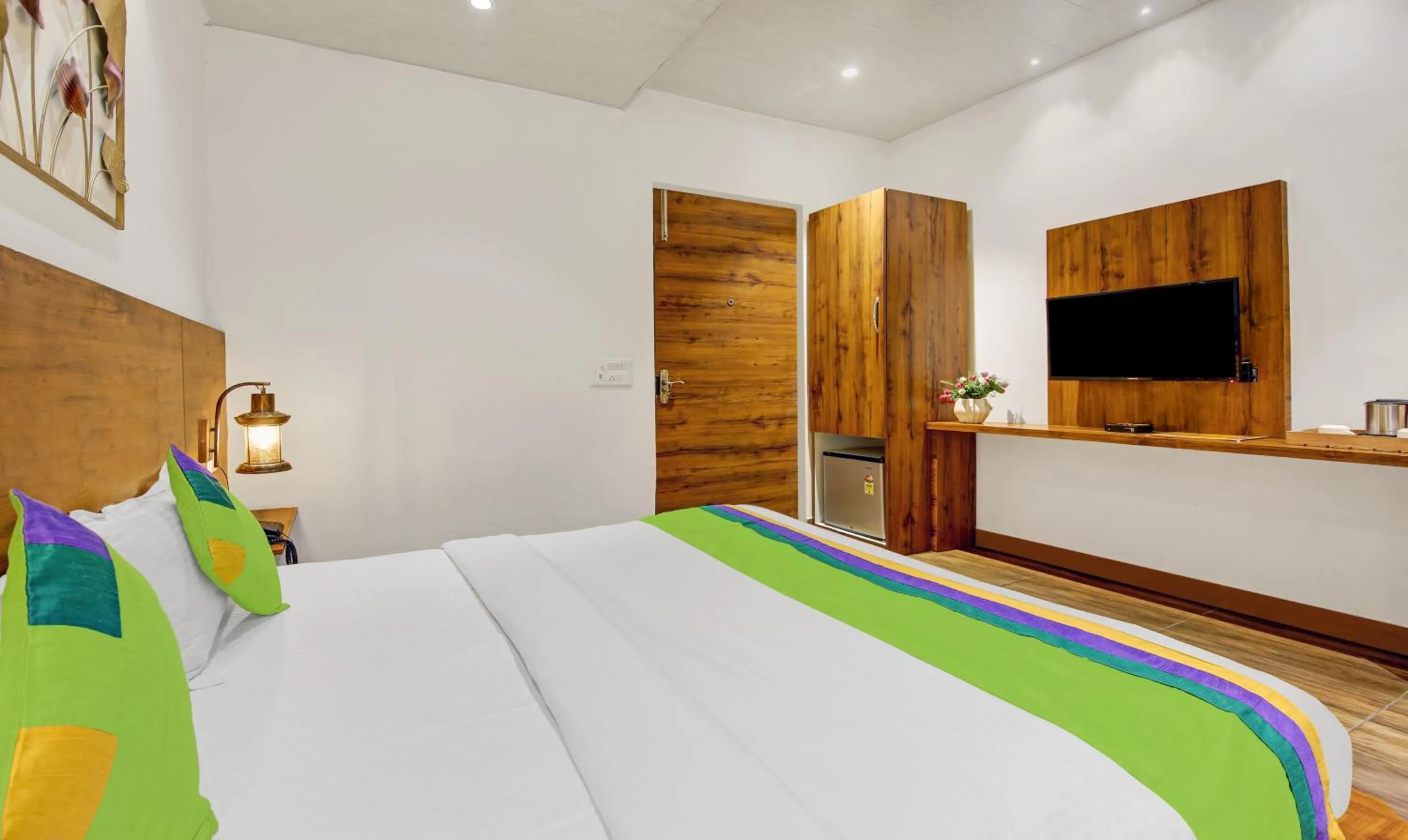 Bedroom, Bed in Treebo Prime Elight