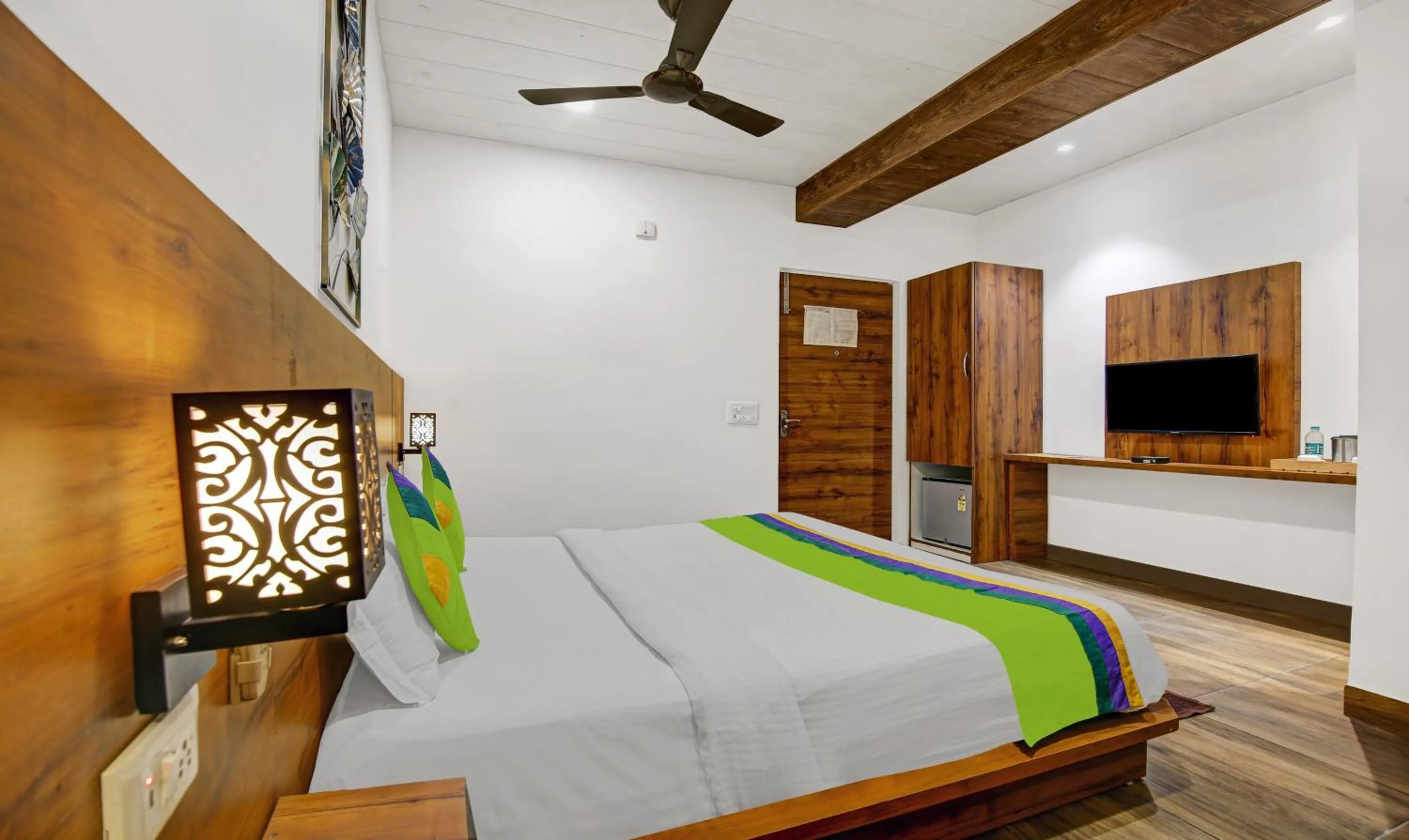 Bedroom, Bed in Treebo Prime Elight