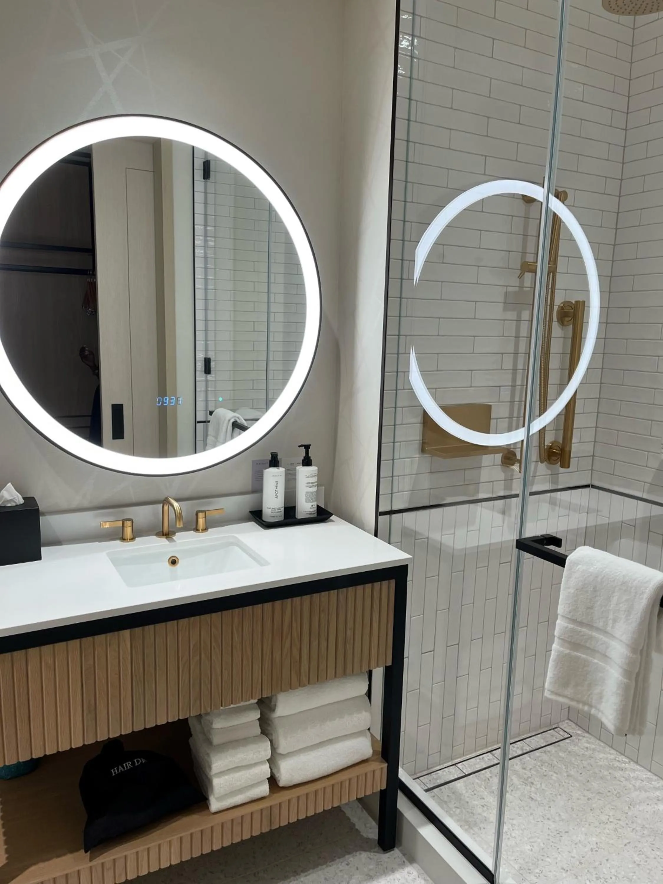 Shower in Tempo By Hilton New York Times Square