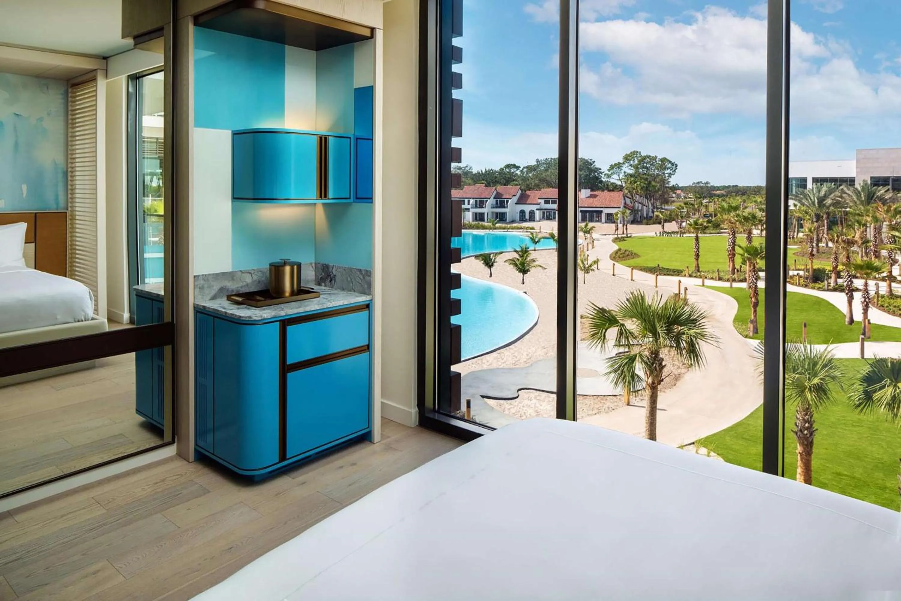 Photo of the whole room, Bed in Conrad Orlando