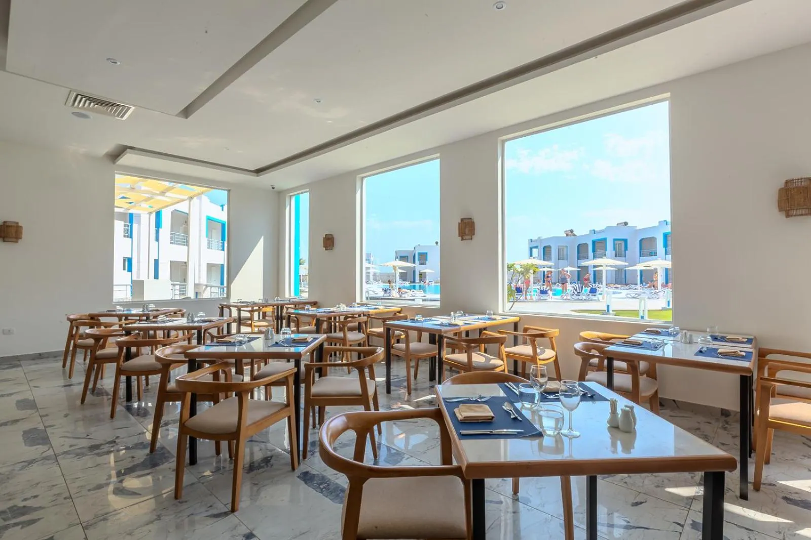 Restaurant/places to eat in Casa Blue Resort