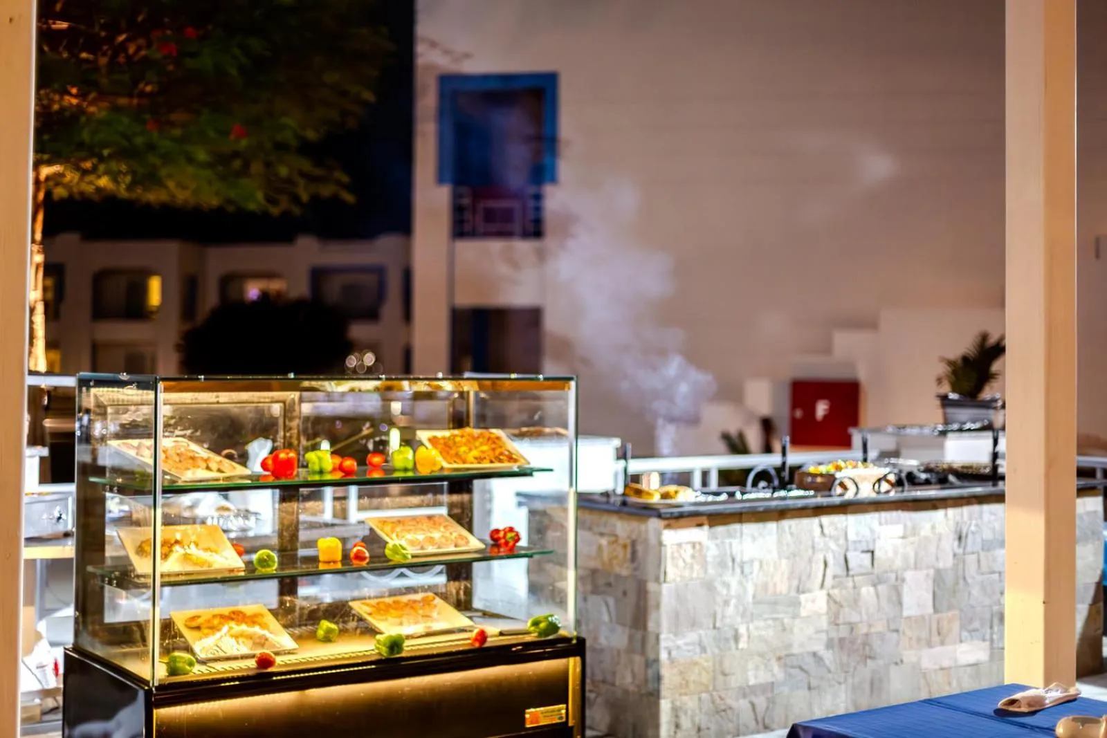 Restaurant/places to eat in Casa Blue Resort