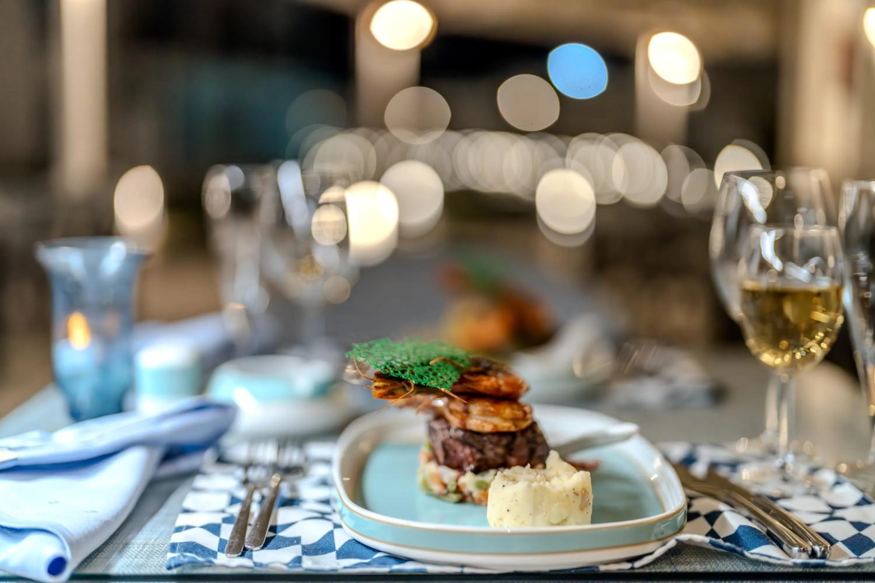 Restaurant/places to eat in Casa Blue Resort