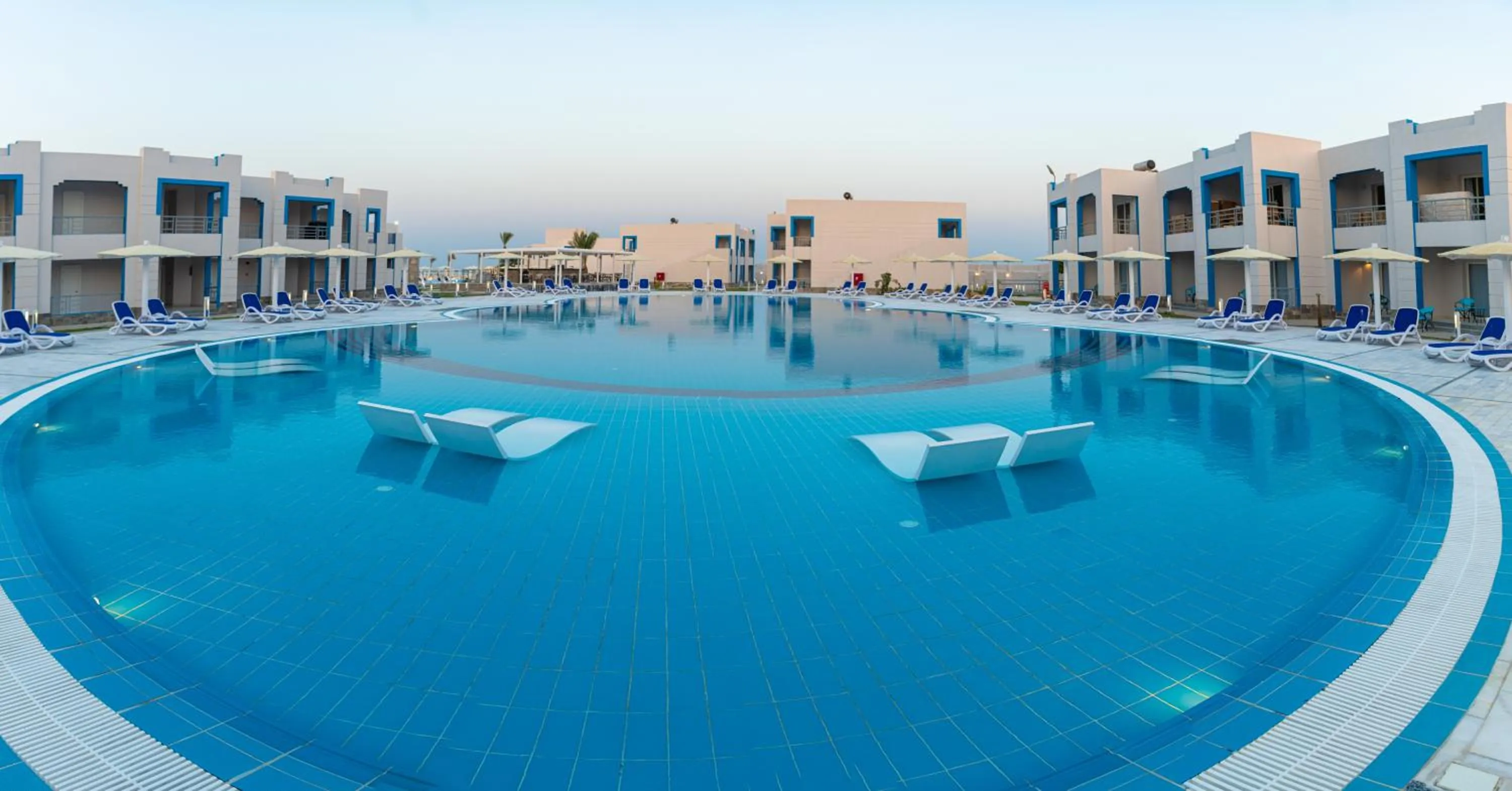 Swimming pool in Casa Blue Resort