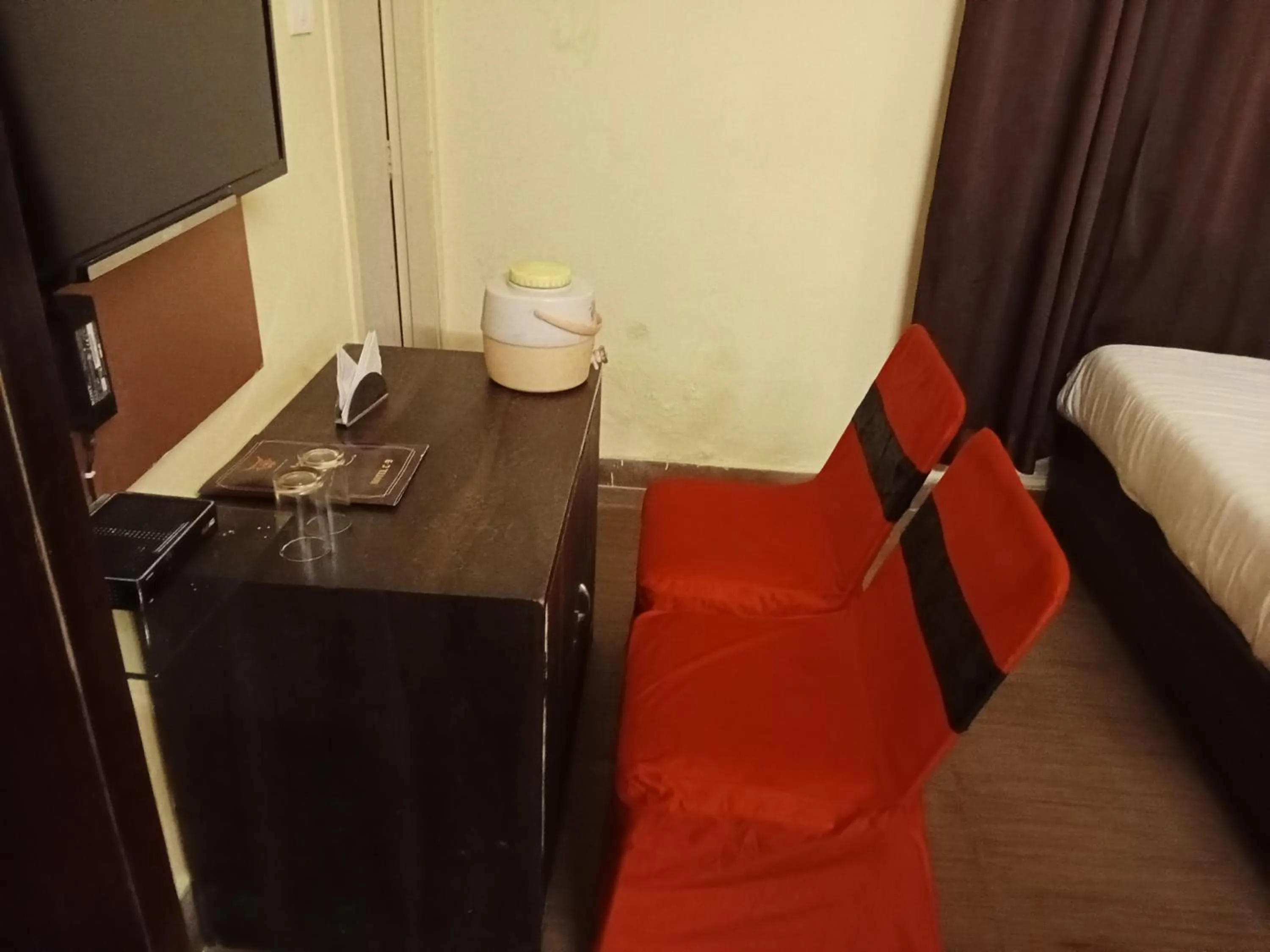 Seating area, Bed in Hotel C-9