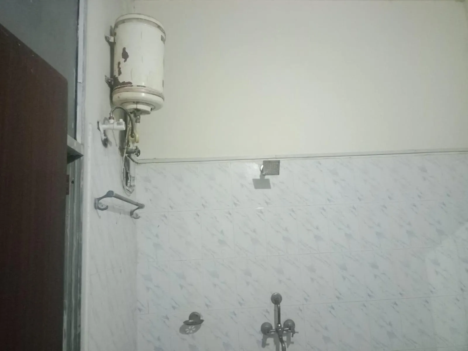 Shower in Hotel C-9