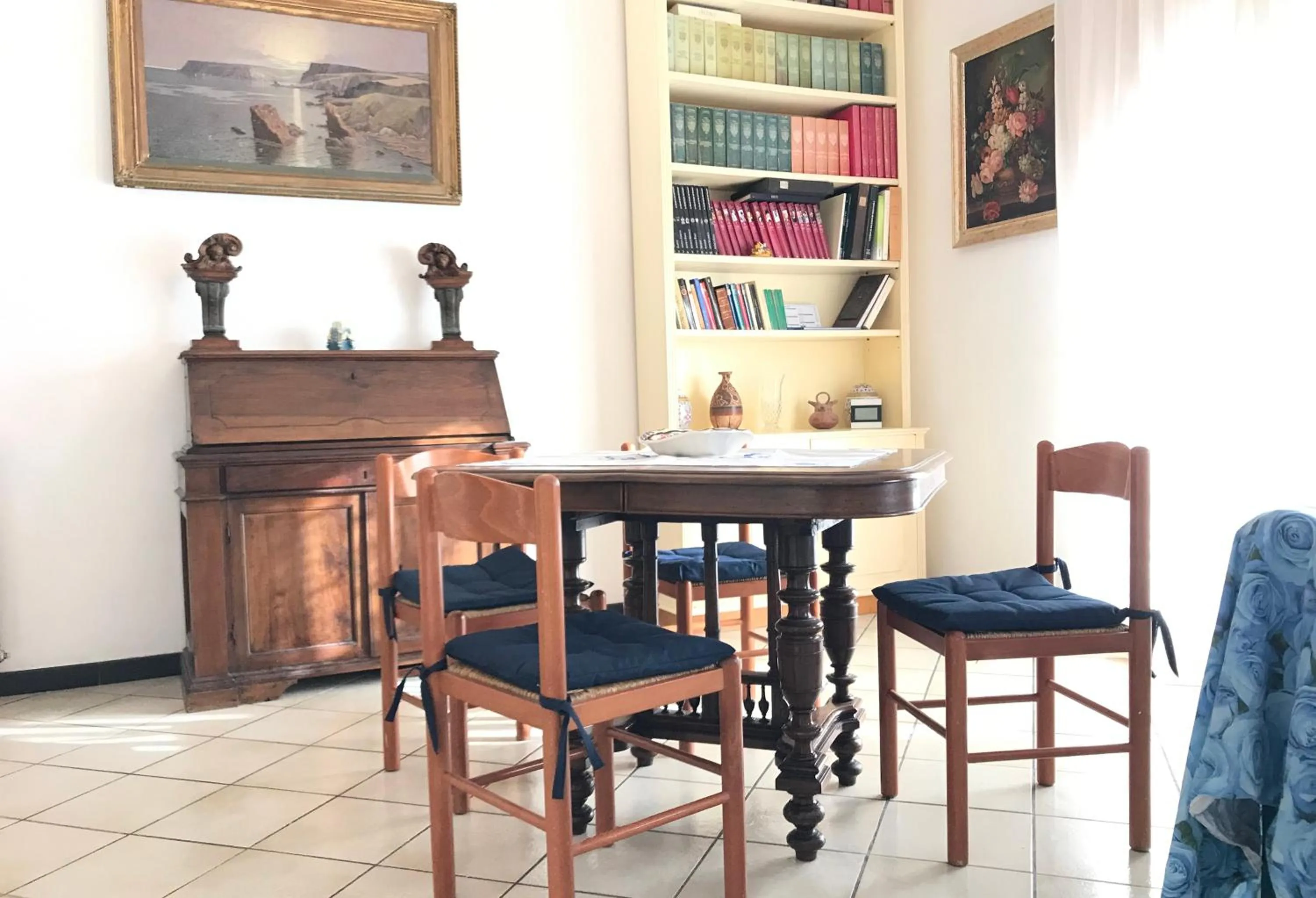 Library in Stella Di Mare - ampio appartamento con DUE bagni - fronte mare