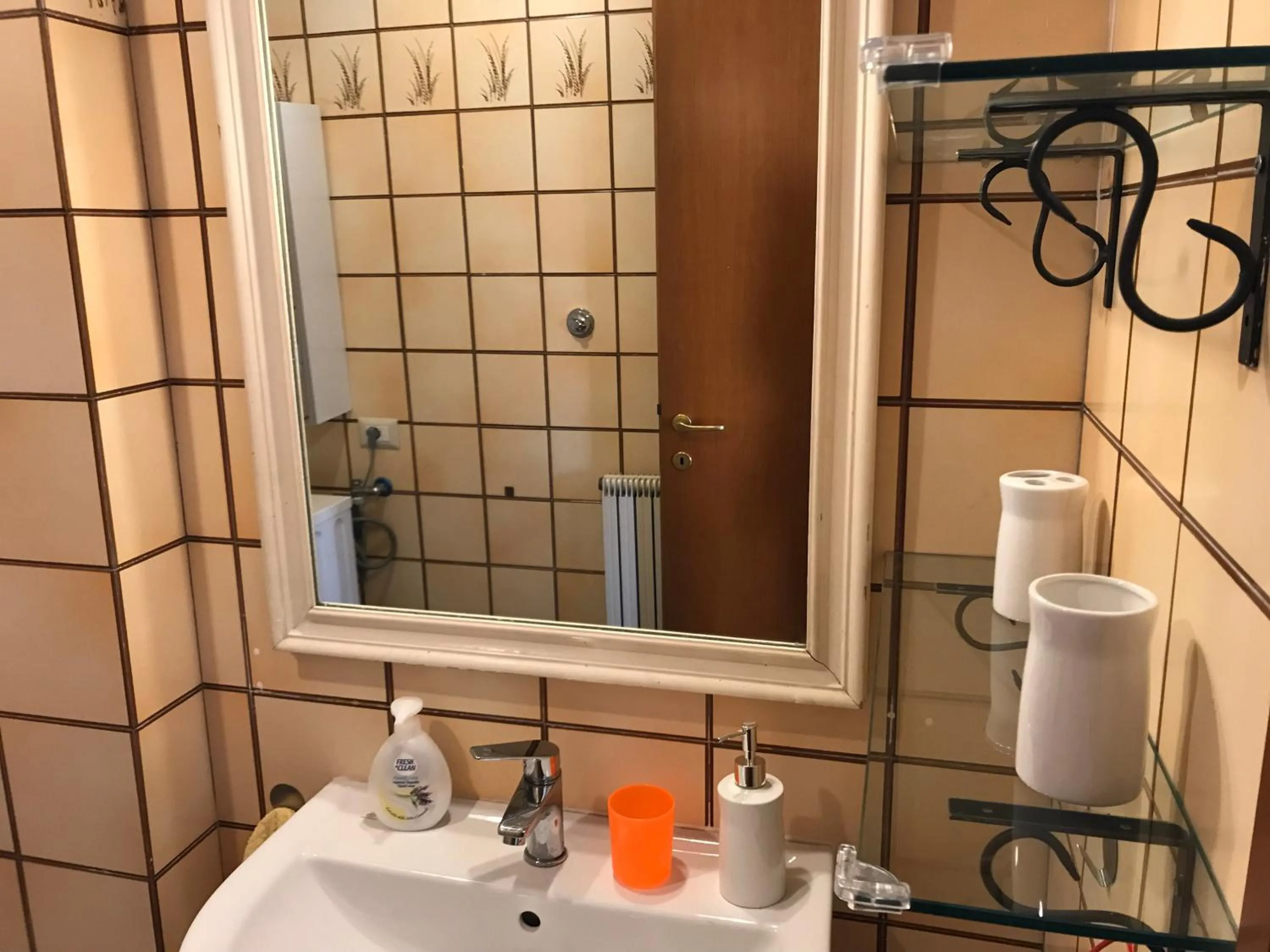 Shower in Stella Di Mare - ampio appartamento con DUE bagni - fronte mare