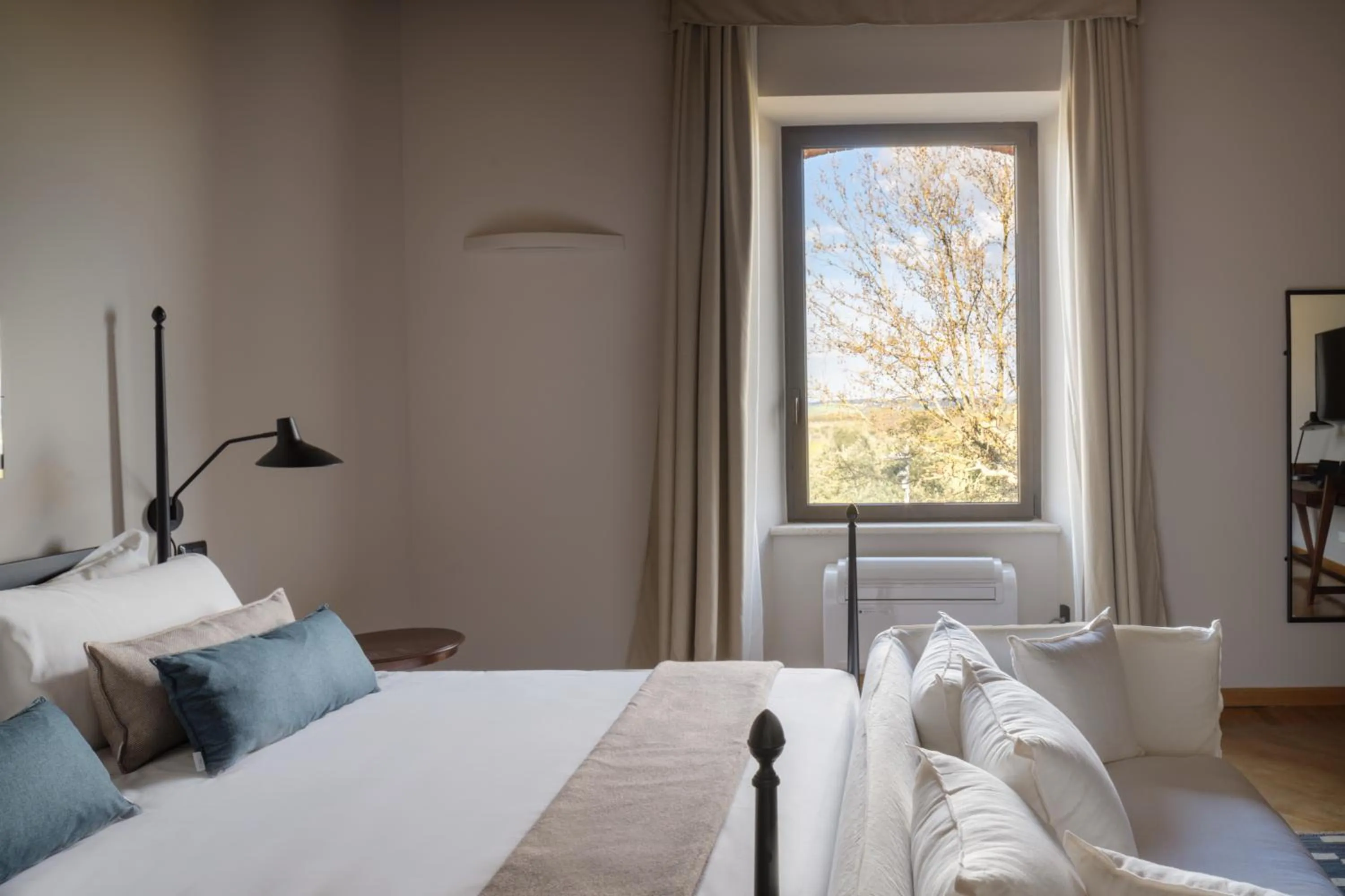 View (from property/room), Bed in Precise Tale Poggio Alla Sala