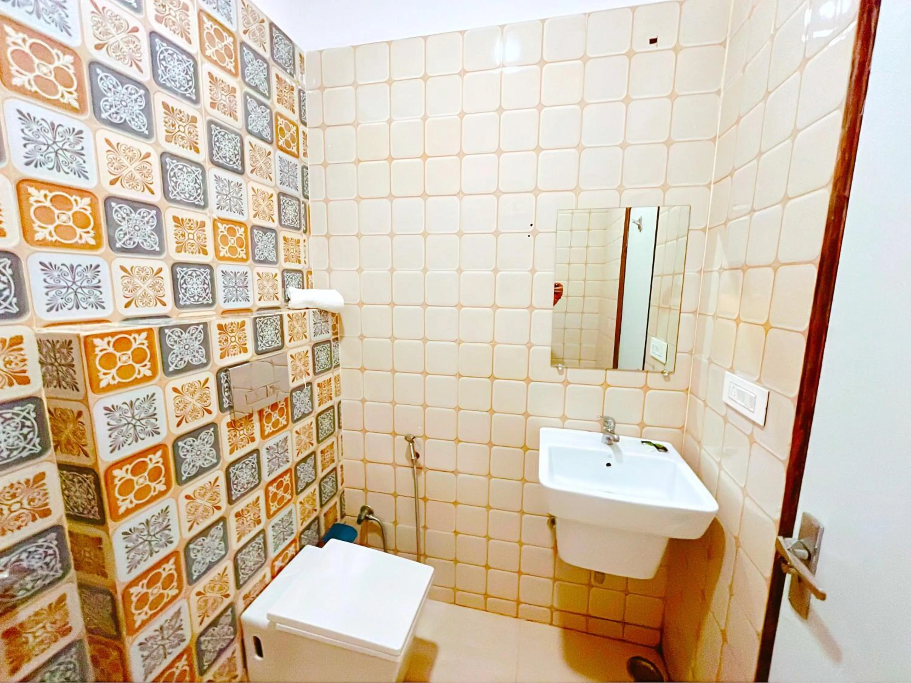 Toilet in Ganga Ashoka Hotel Rishikesh