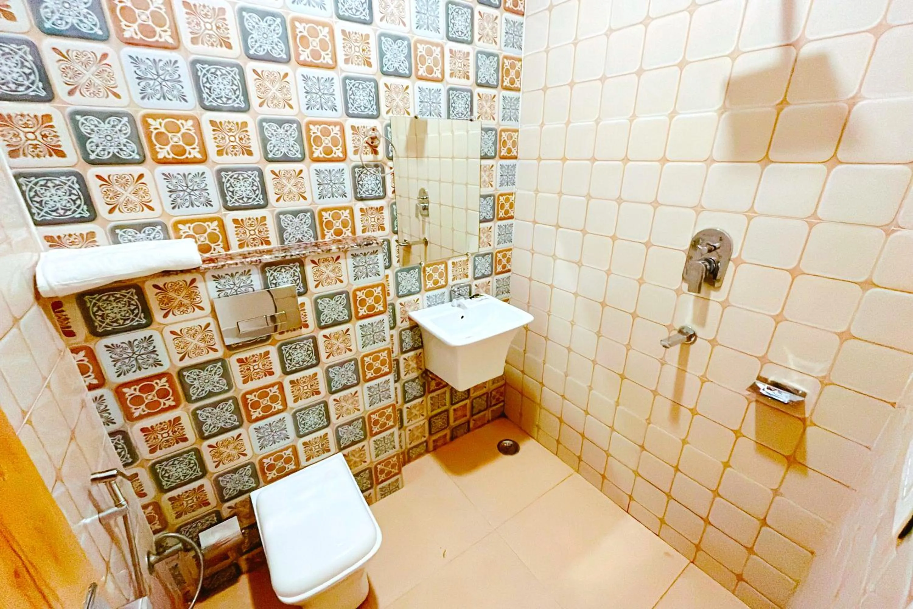 Shower in Ganga Ashoka Hotel Rishikesh