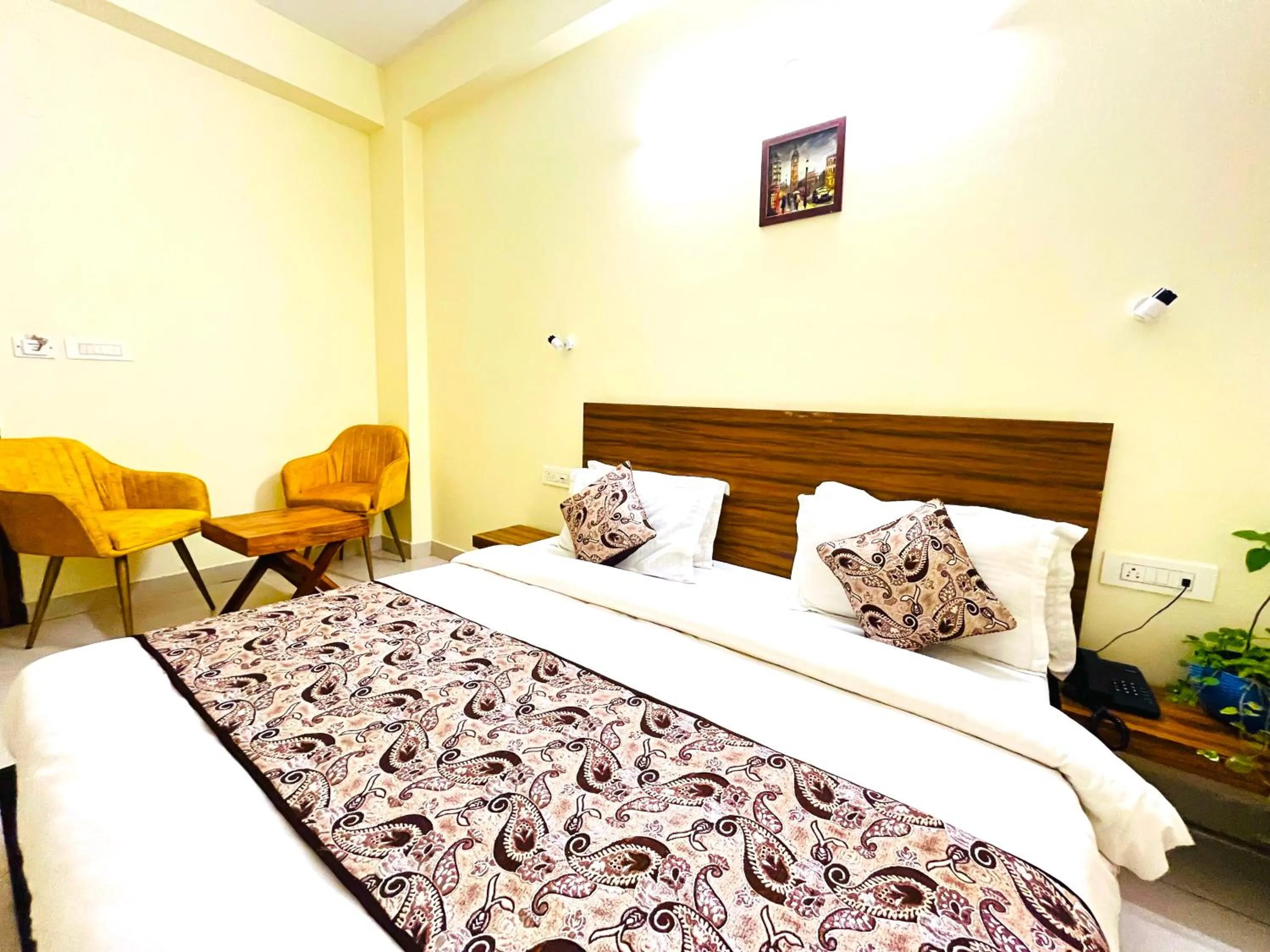 Bedroom, Bed in Ganga Ashoka Hotel Rishikesh