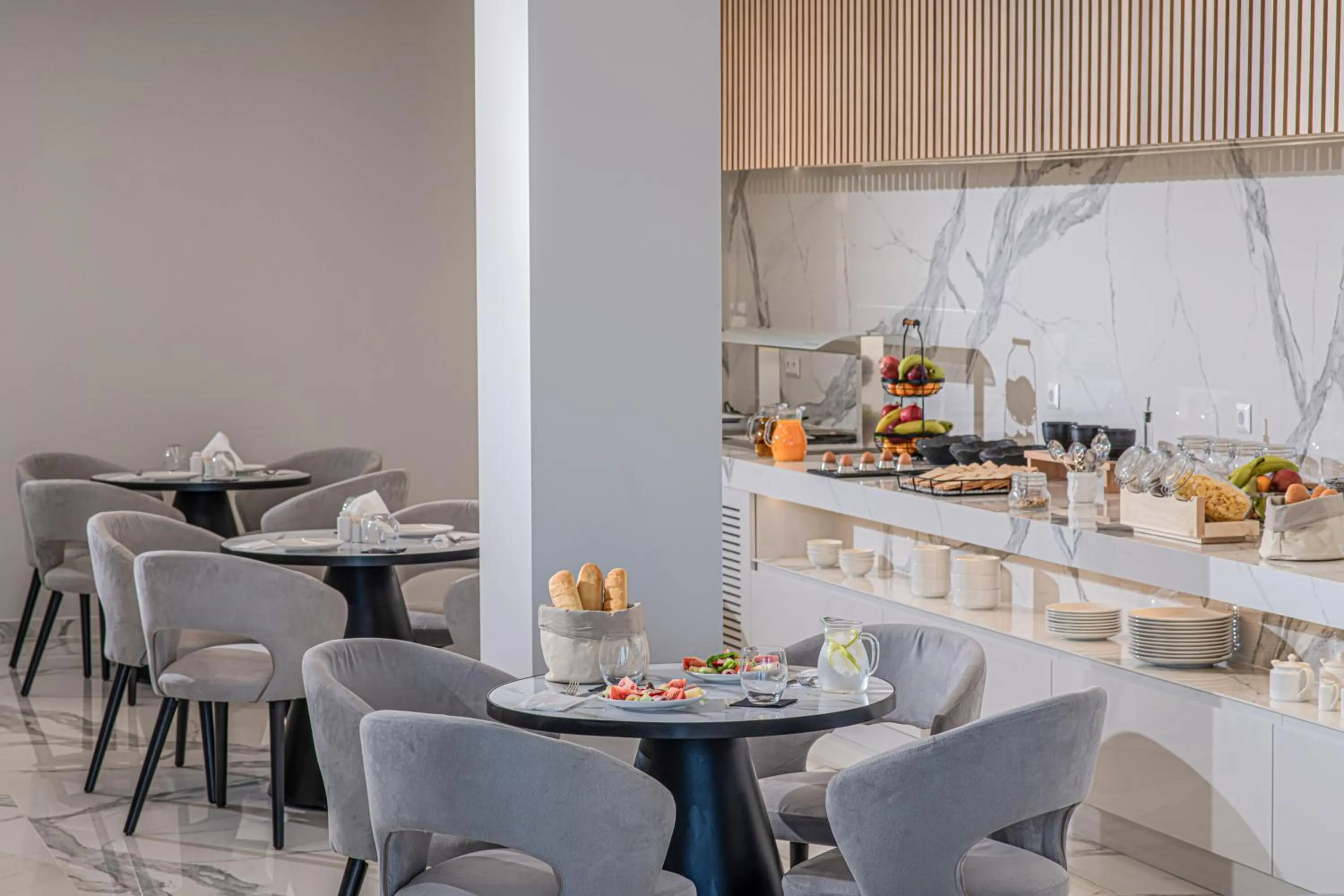 Restaurant/places to eat in Filia Luxury Suites